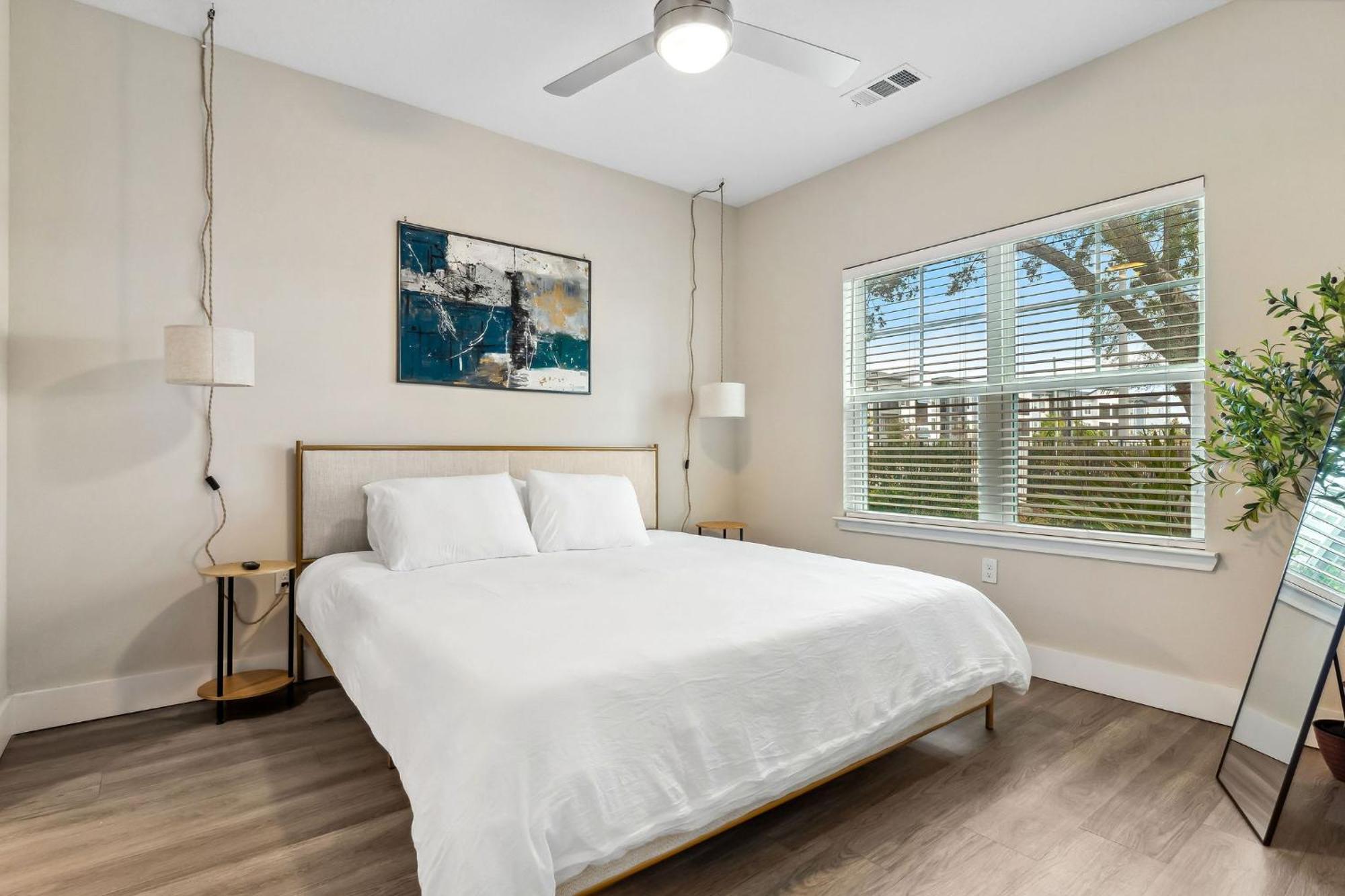 Apartment Private Full Modern King Suite, Amenities & Great Pool