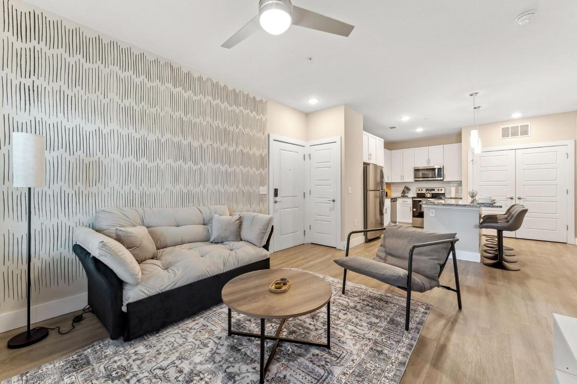 Apartment Private Full Modern King Suite, Amenities & Great Pool Orlando