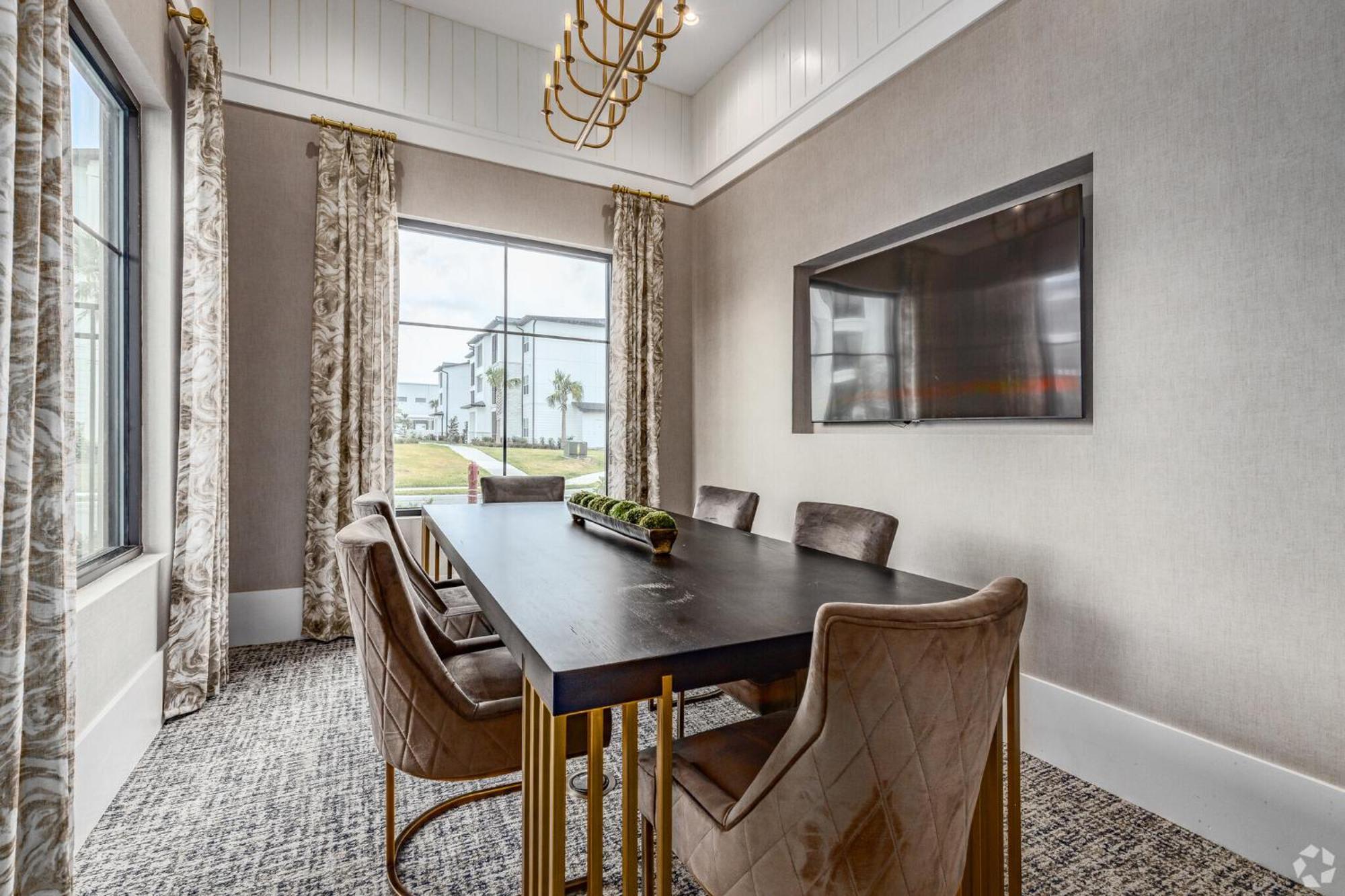 Apartment Private Full Modern King Suite, Amenities & Great Pool *