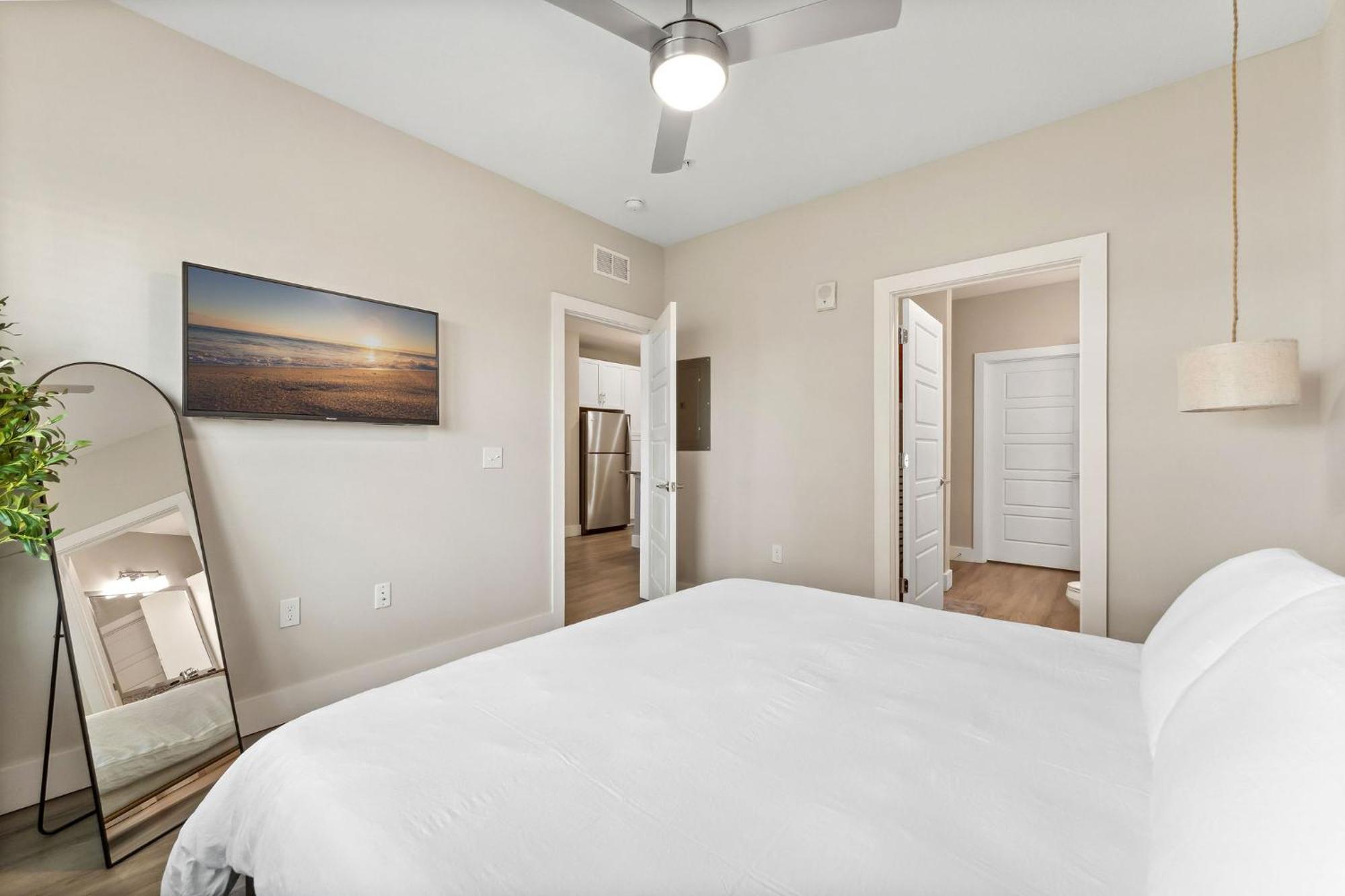 Private Full Modern King Suite, Amenities & Great Pool * Orlando