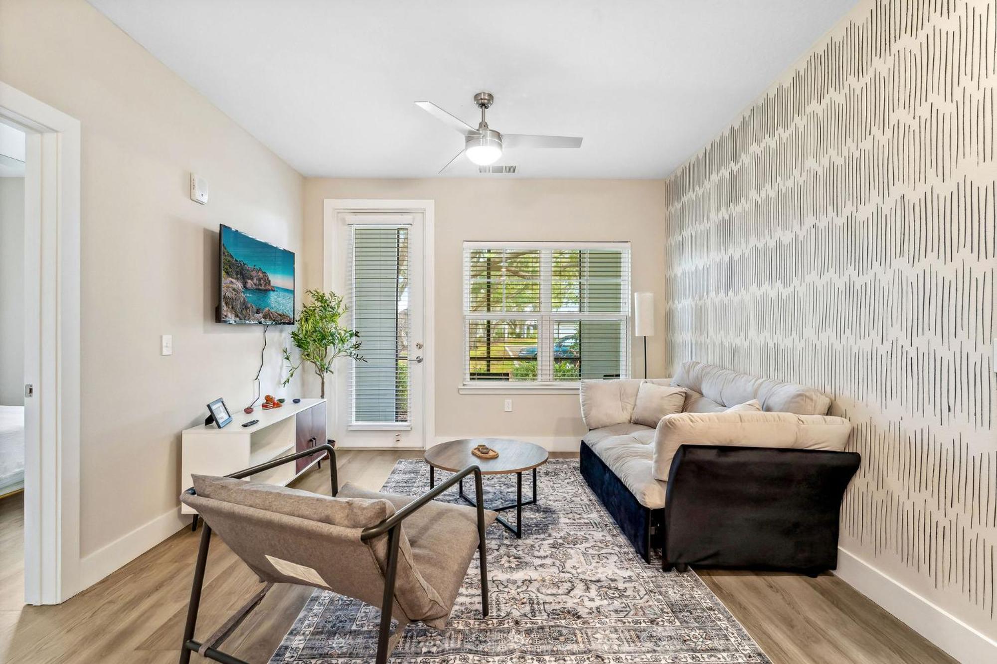 Private Full Modern King Suite, Amenities & Great Pool Apartment Orlando
