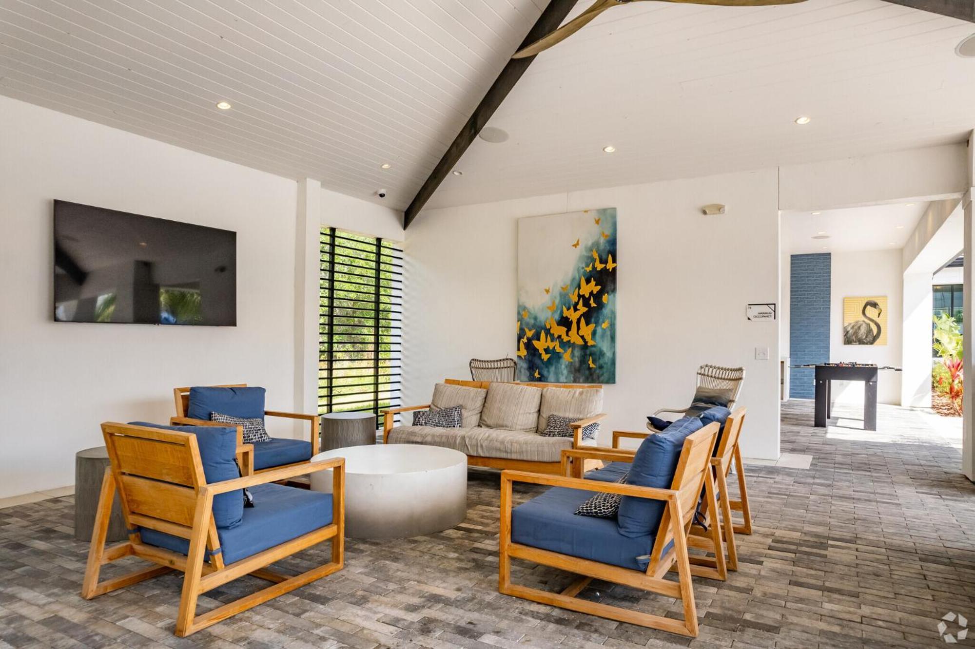 Apartment Private Full Modern King Suite, Amenities & Great Pool *