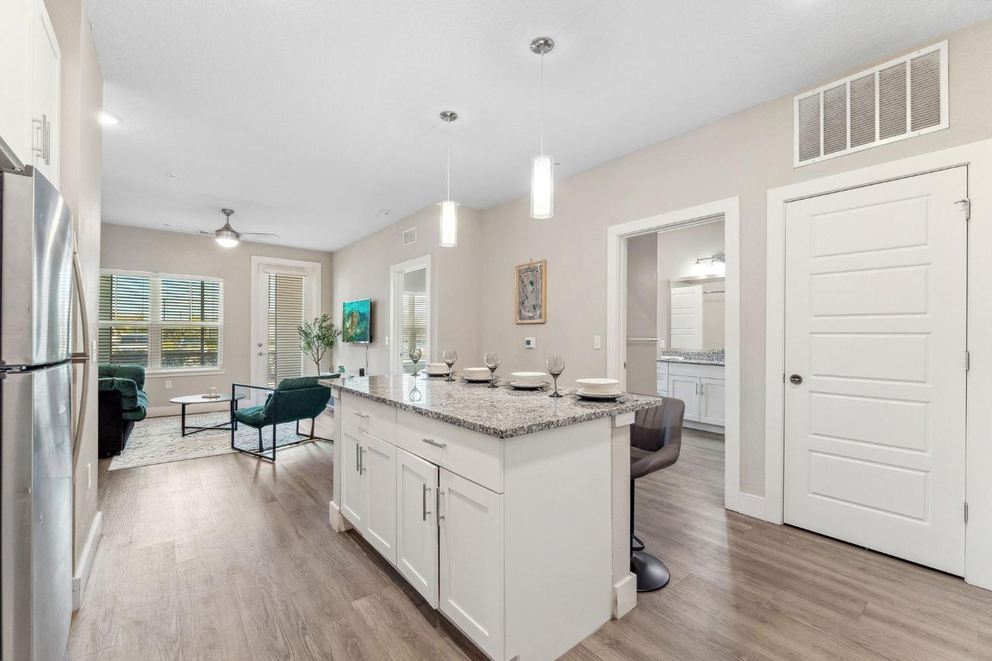 Private Full King-size Bed Haven, Pool, & Great Pool