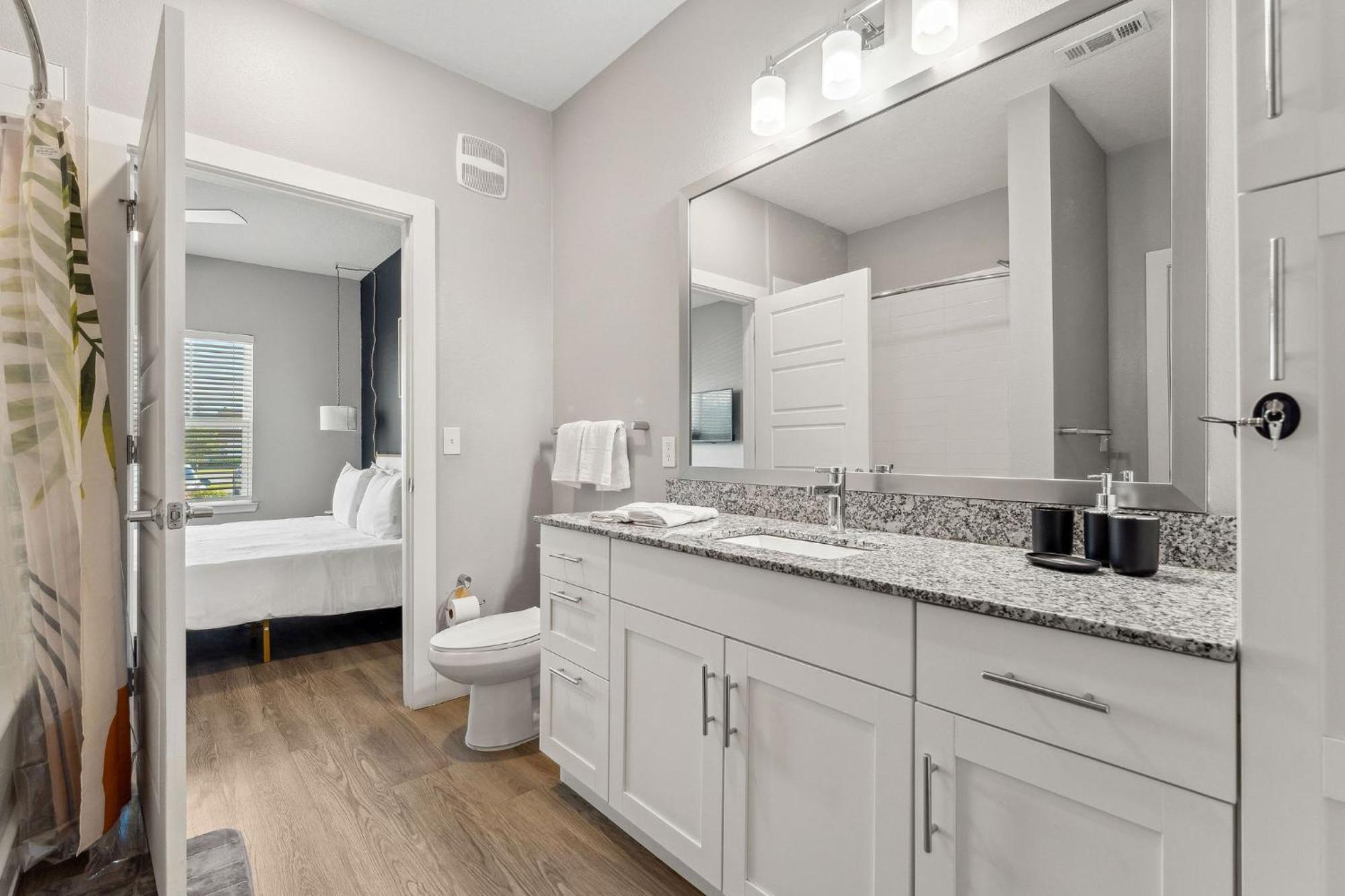Apartment Private Full King-size Bed Haven, Pool, & Great Pool Orlando
