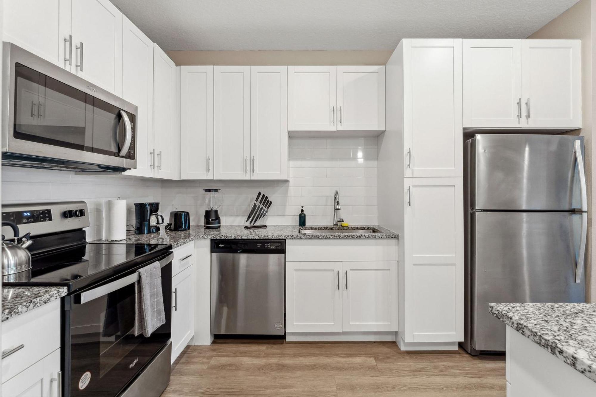 Private Full King-size Bed Haven, Pool, & Great Pool Orlando