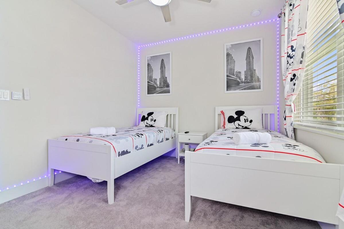 Holiday home New Luxury Dream Vacation With Gym, 70 Inch Tv, Private Pool, 4 Bedrooms, 3 Full Baths, High Speed Wifi Orlando