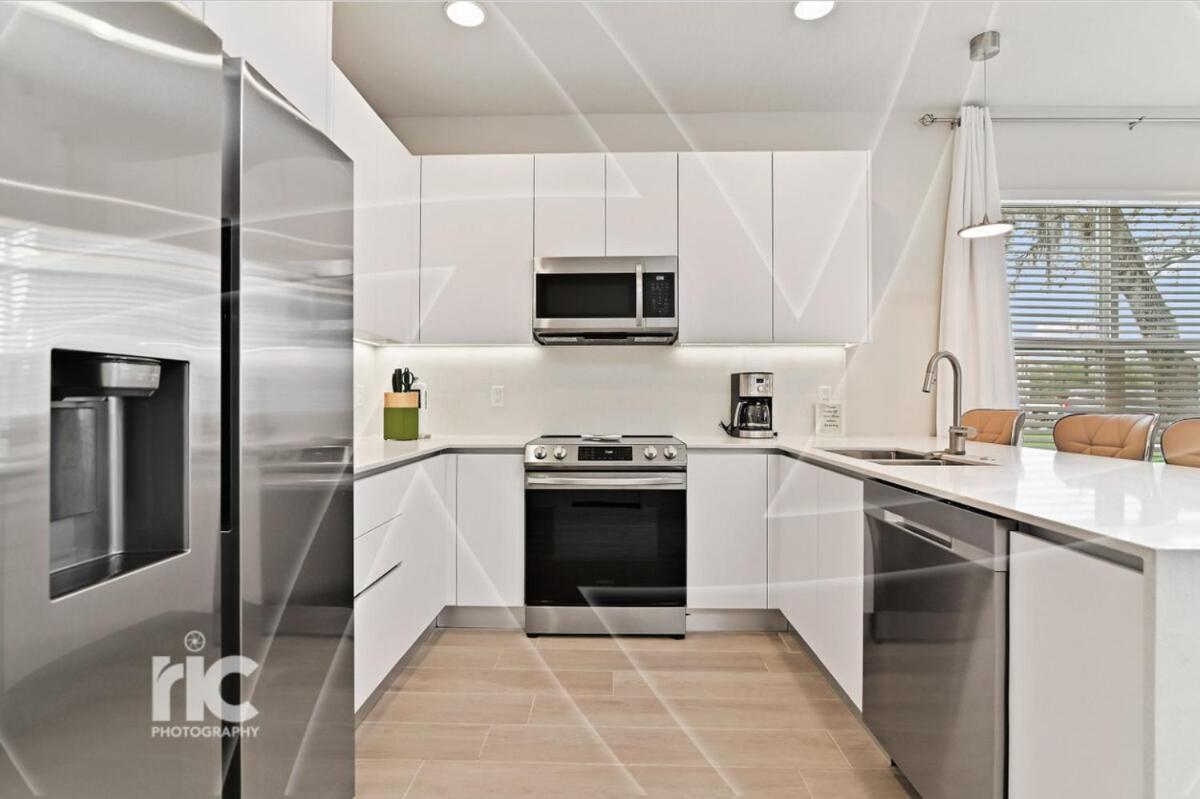 Holiday home New Luxury Dream Vacation With Gym, 70 Inch Tv, Private Pool, 4 Bedrooms, 3 Full Baths, High Speed Wifi Orlando