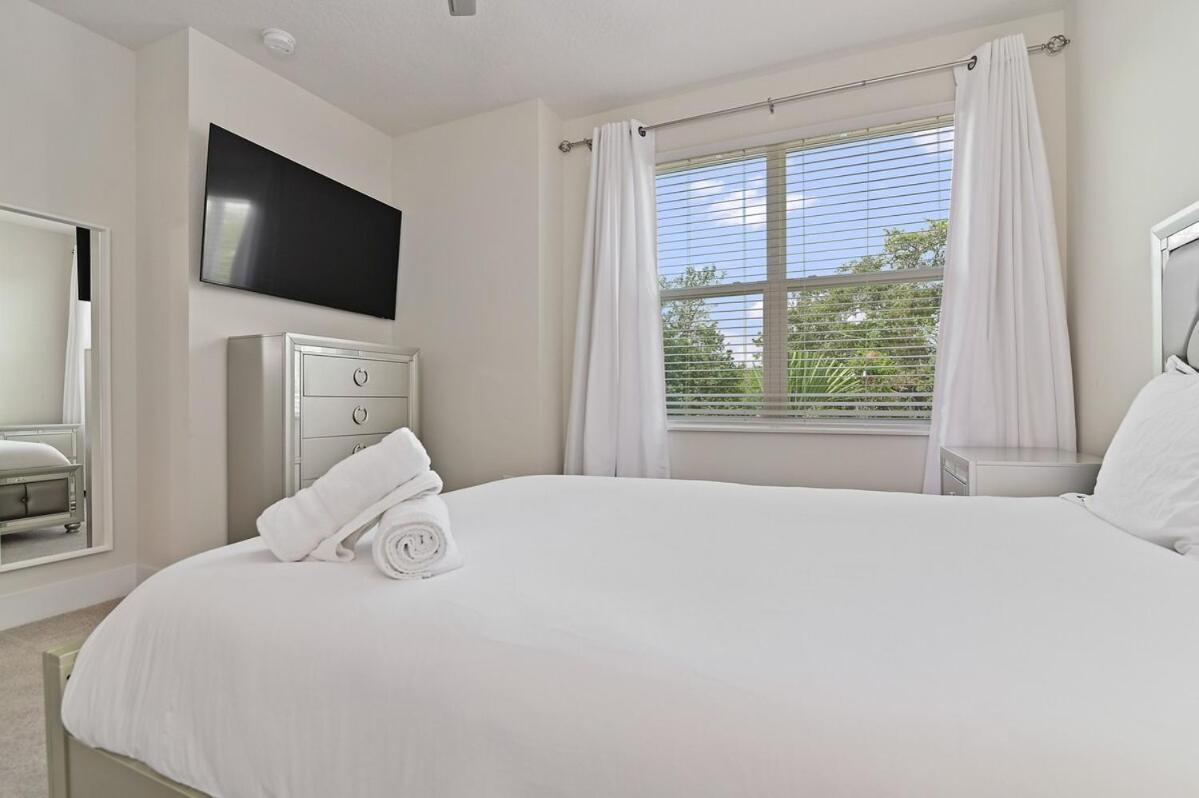 New Luxury Dream Vacation With Gym, 70 Inch Tv, Private Pool, 4 Bedrooms, 3 Full Baths, High Speed Wifi Holiday home Orlando