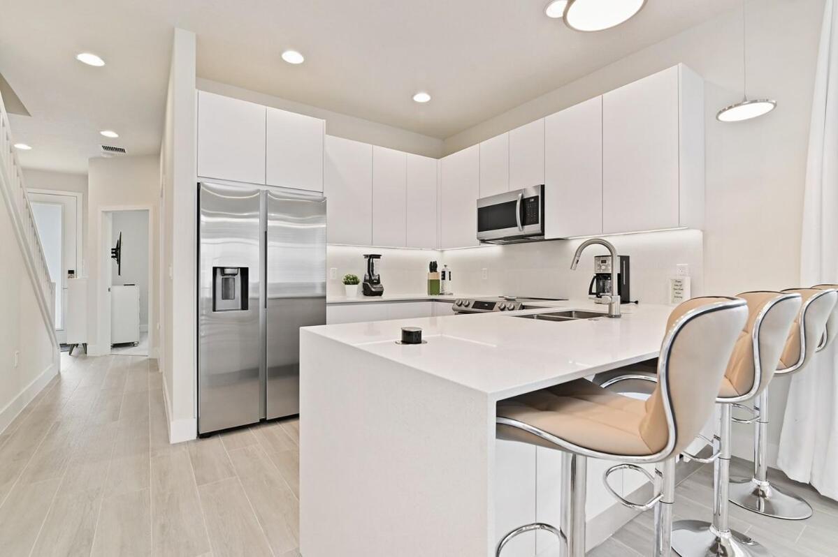 Holiday home New Luxury Dream Vacation With Gym, 70 Inch Tv, Private Pool, 4 Bedrooms, 3 Full Baths, High Speed Wifi Orlando