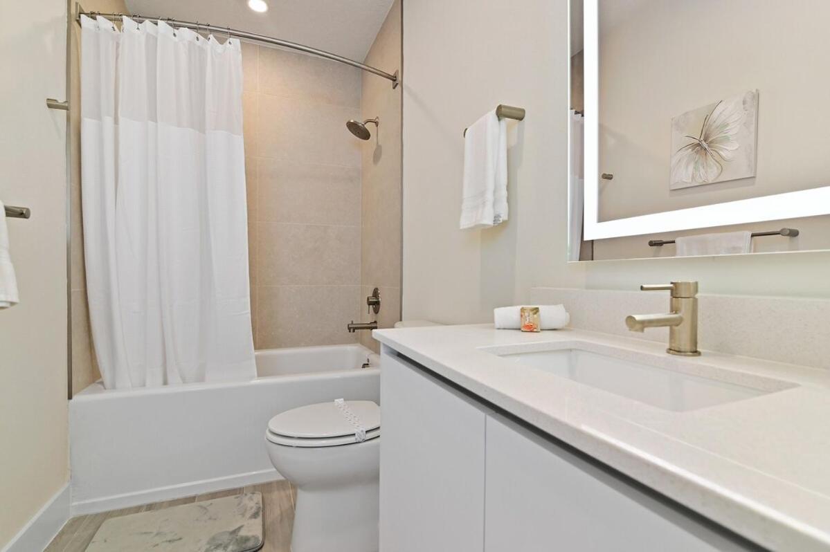 New Luxury Dream Vacation With Gym, 70 Inch Tv, Private Pool, 4 Bedrooms, 3 Full Baths, High Speed Wifi