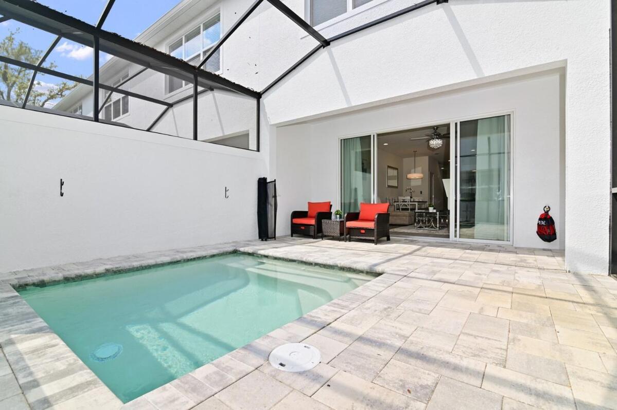 Holiday home New Luxury Dream Vacation With Gym, 70 Inch Tv, Private Pool, 4 Bedrooms, 3 Full Baths, High Speed Wifi