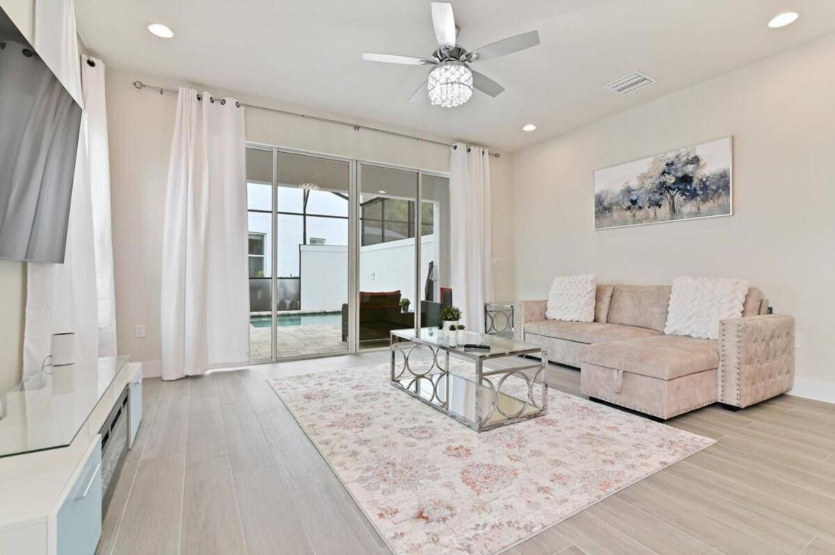 New Luxury Dream Vacation With Gym, 70 Inch Tv, Private Pool, 4 Bedrooms, 3 Full Baths, High Speed Wifi * Orlando