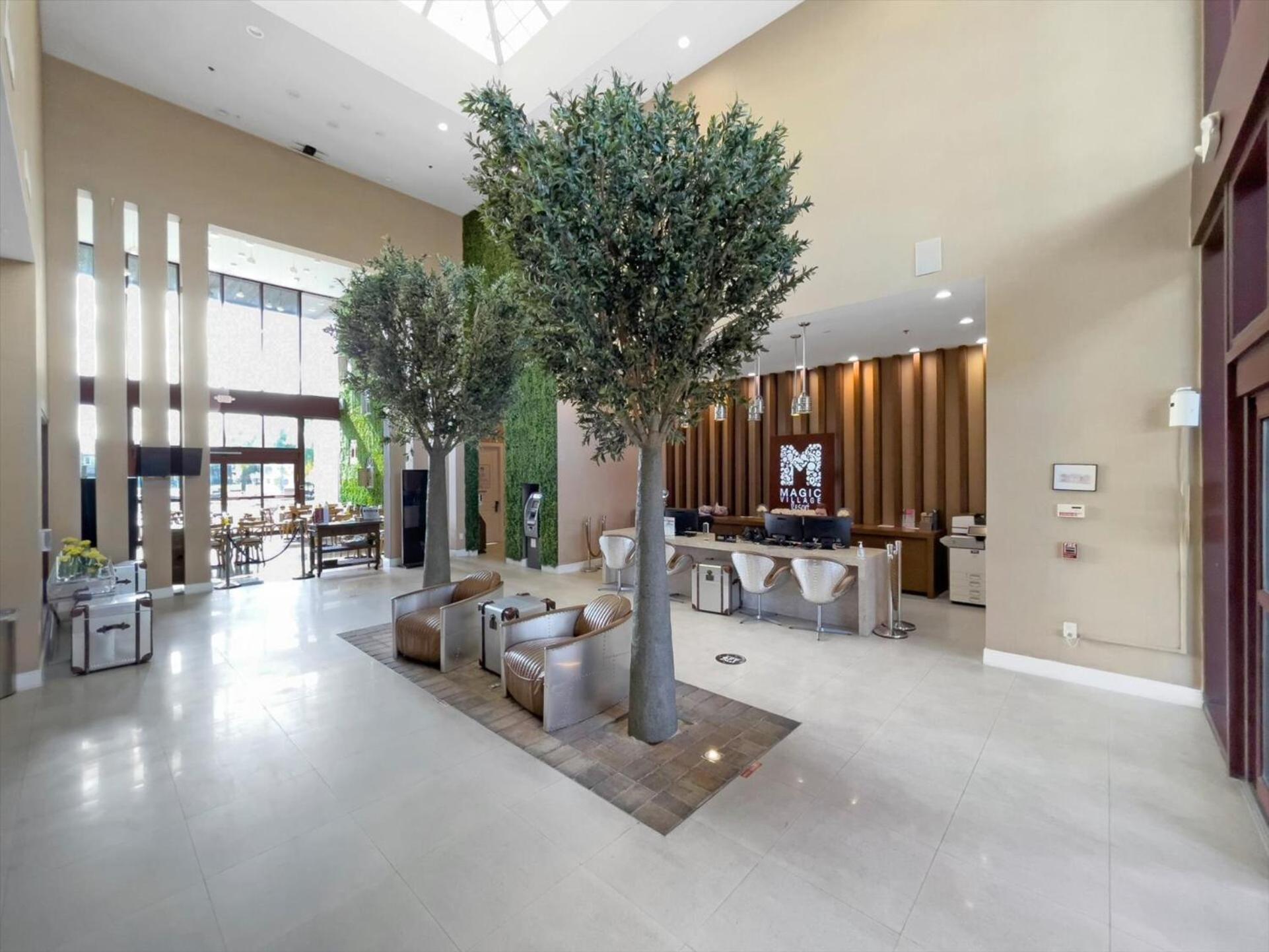 Book Now: Townhome 6440 Near Magic