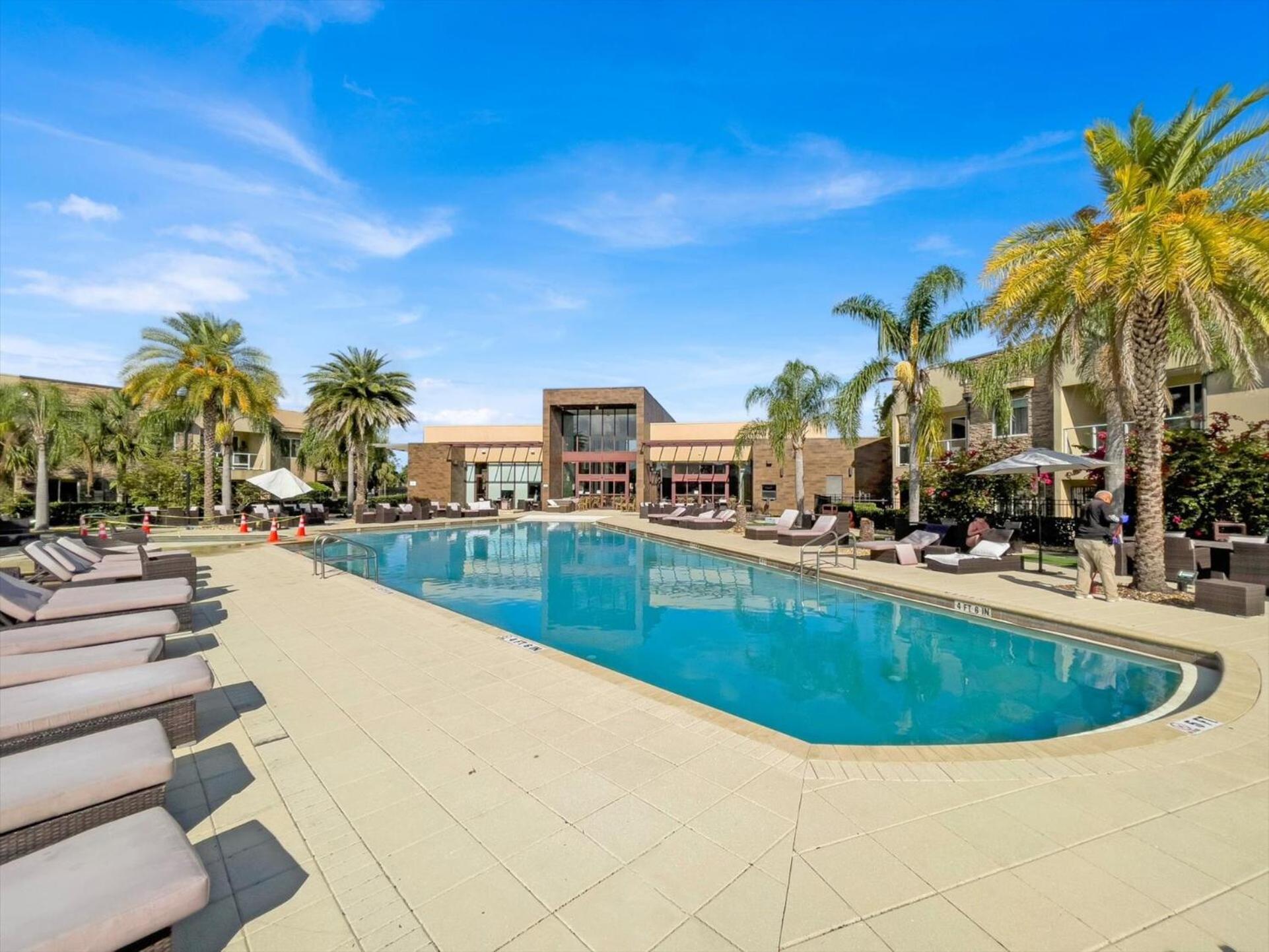 Villa Book Now: Townhome 6440 Near Magic
