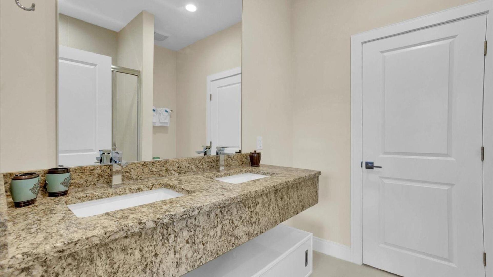 Villa Book Now: Townhome 6440 Near Magic *