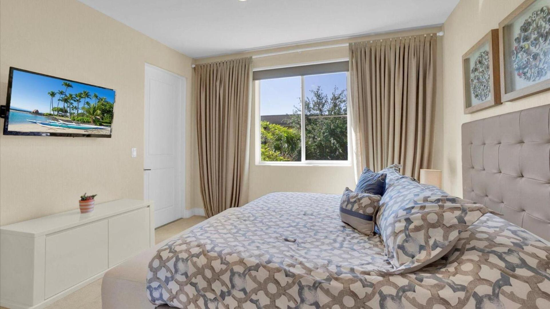 Book Now: Townhome 6440 Near Magic *