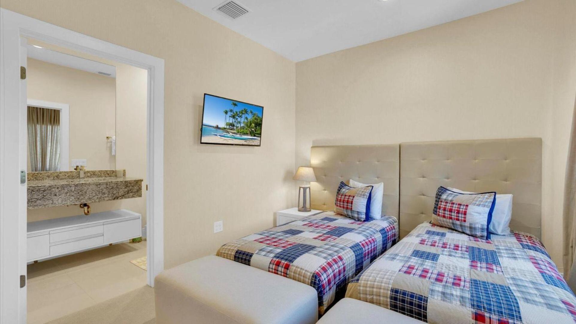 Book Now: Townhome 6440 Near Magic * Orlando