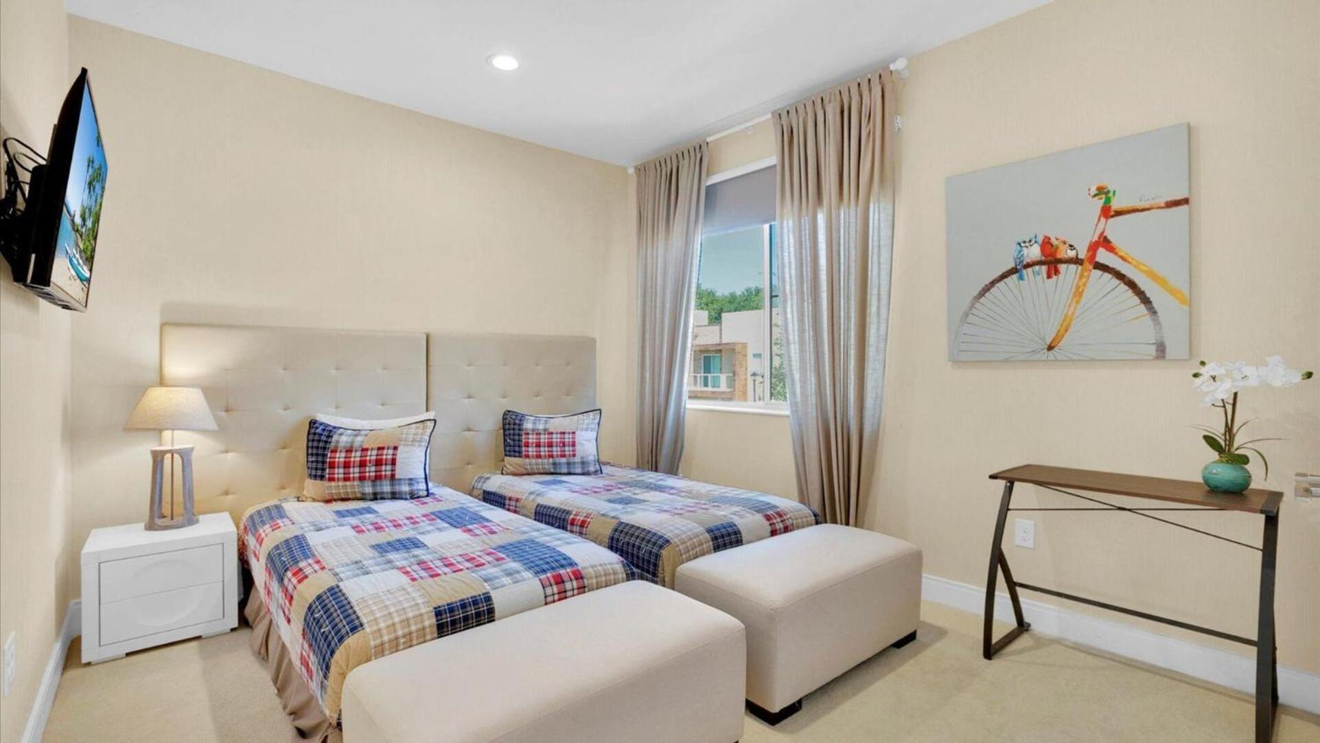 Book Now: Townhome 6440 Near Magic