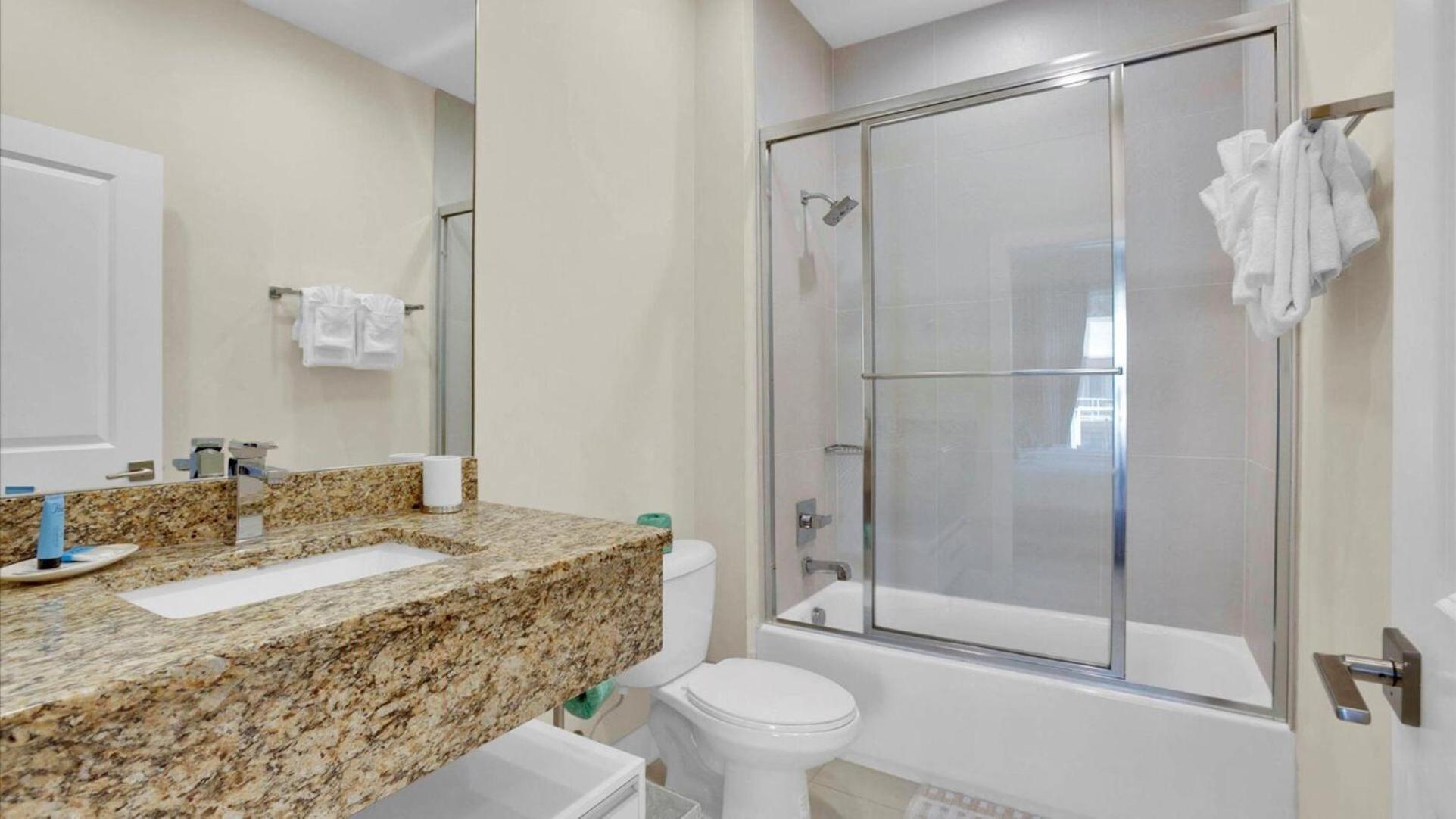 Villa Book Now: Townhome 6440 Near Magic