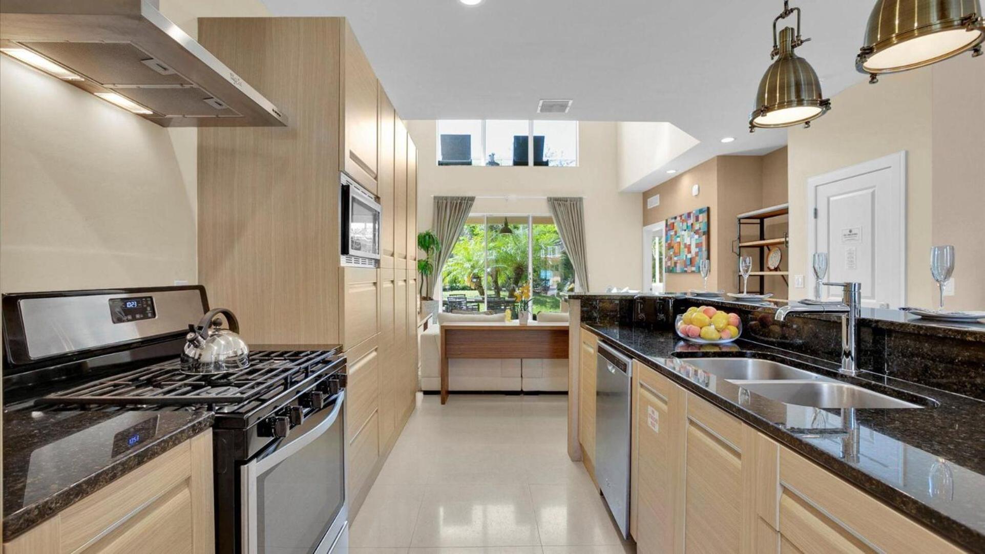 Book Now: Townhome 6440 Near Magic Villa *
