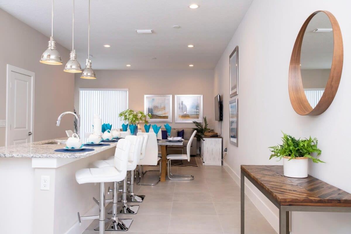 Gorgeous 4 Bedroom Family Friendly Close To 7573 Orlando