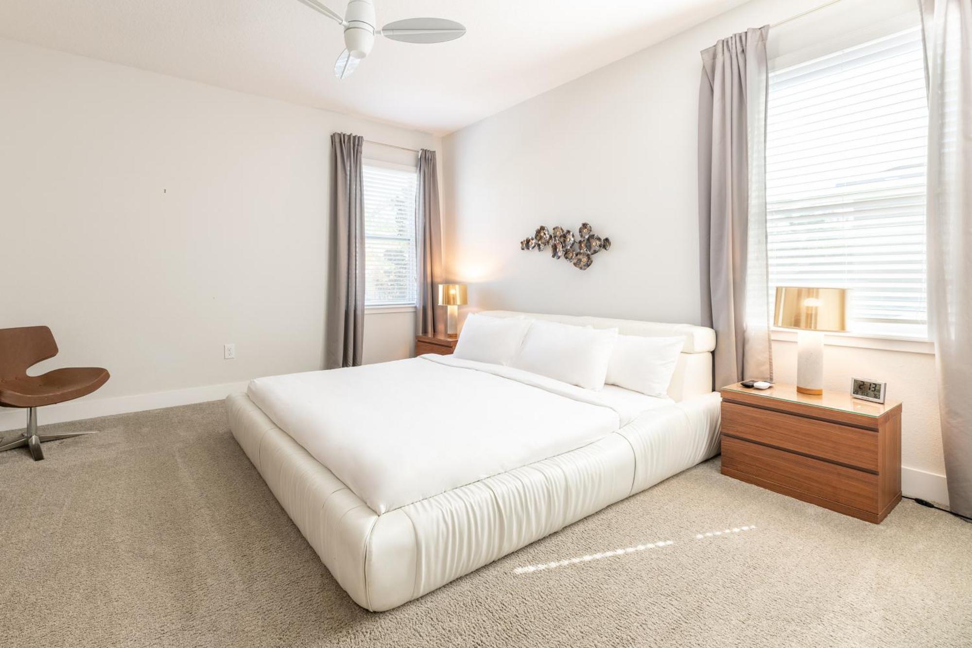 Amazing With Game And Private Pool Near By Rentyl - 7649w