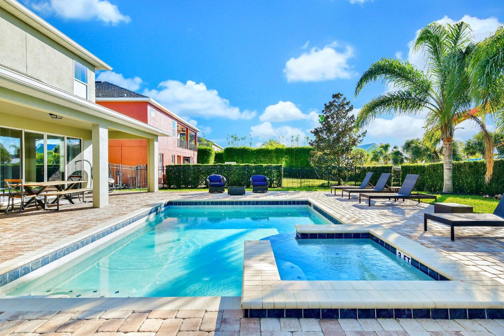 Holiday home Spacious Near By Rentyl With Private Pool & Amenities - 250c *