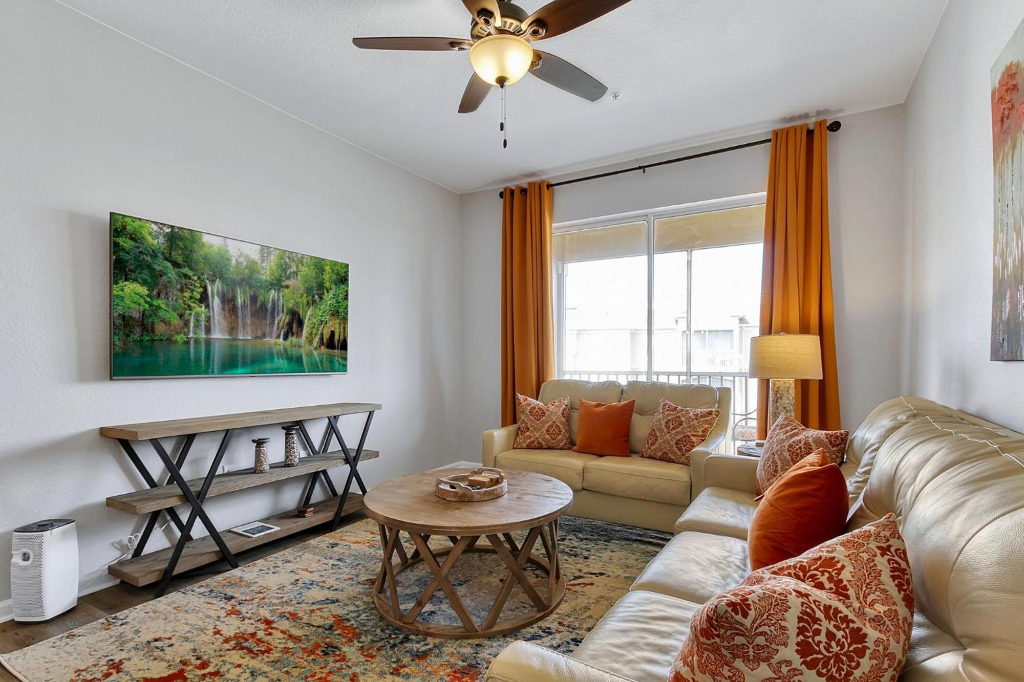The Perch-2 Miles From Disney, Movie Theatre & Water Park Apartment