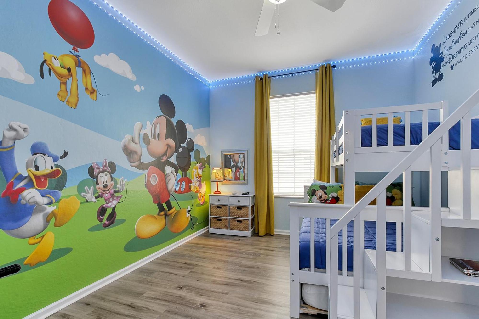 Apartment The Perch-2 Miles From Disney, Movie Theatre & Water Park