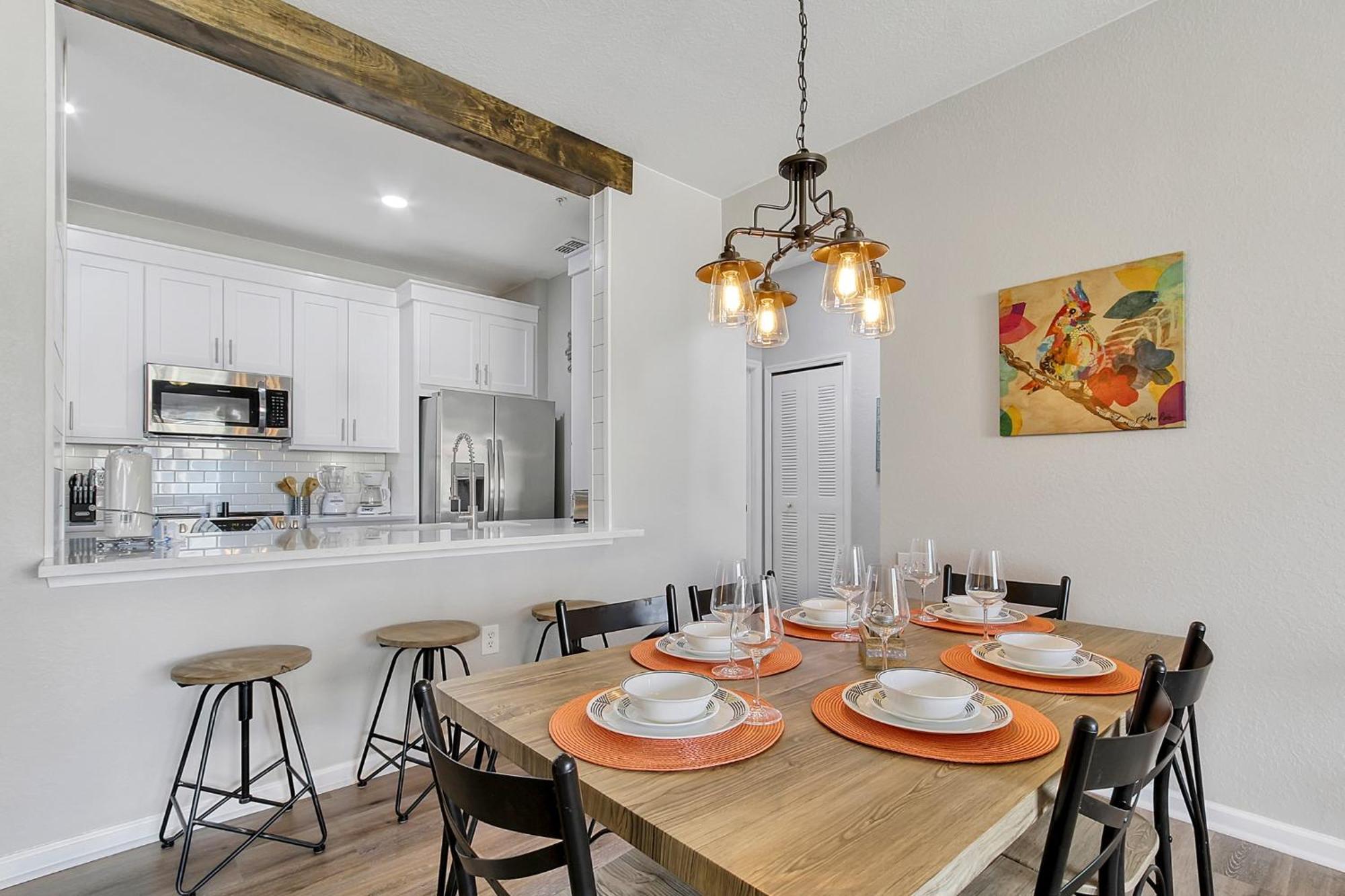 The Perch-2 Miles From Disney, Movie Theatre & Water Park Apartment Orlando