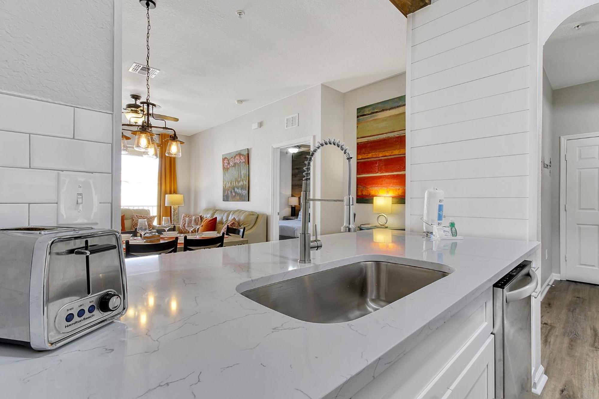 The Perch-2 Miles From Disney, Movie Theatre & Water Park Apartment