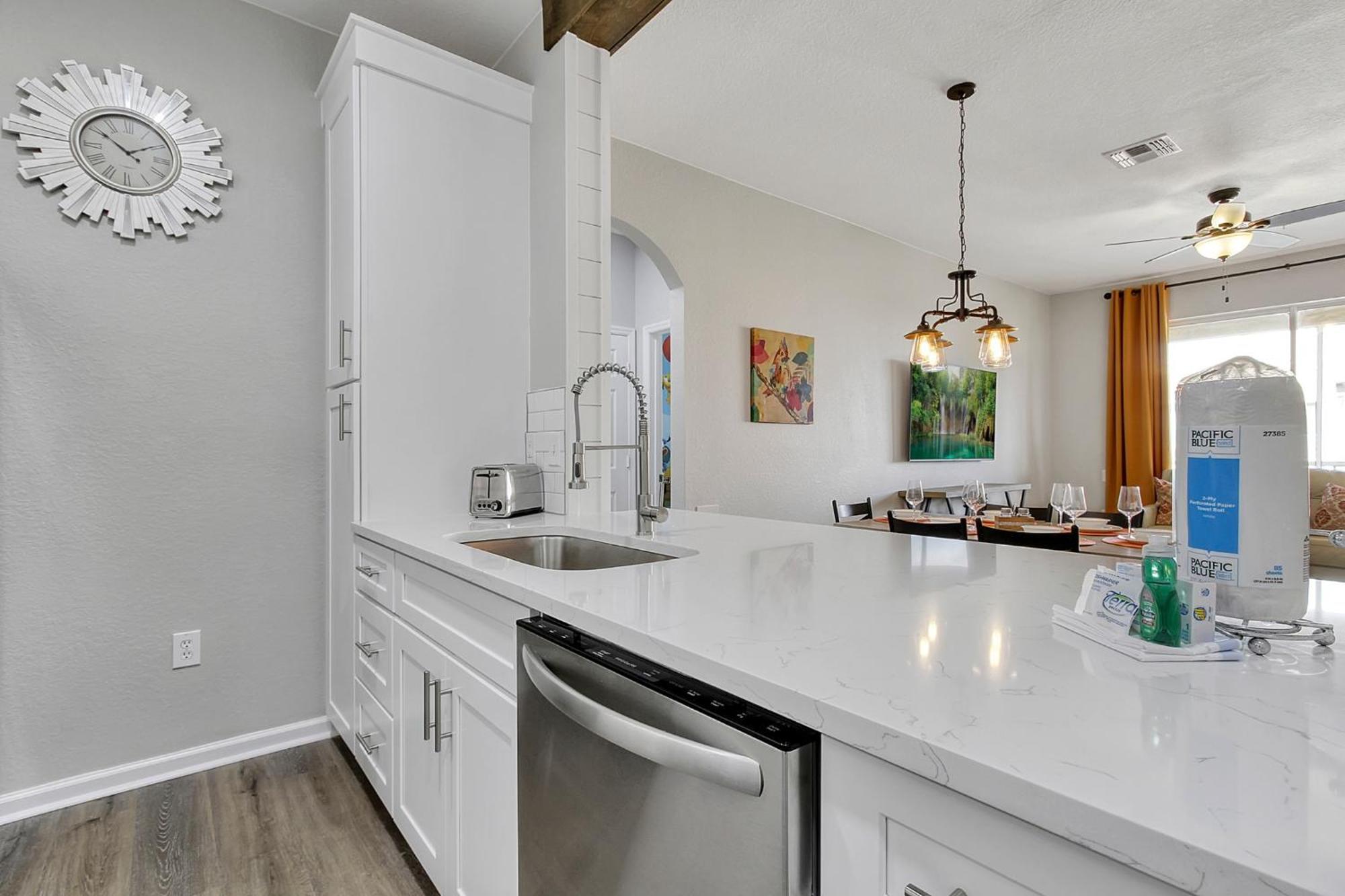 The Perch-2 Miles From Disney, Movie Theatre & Water Park Apartment *
