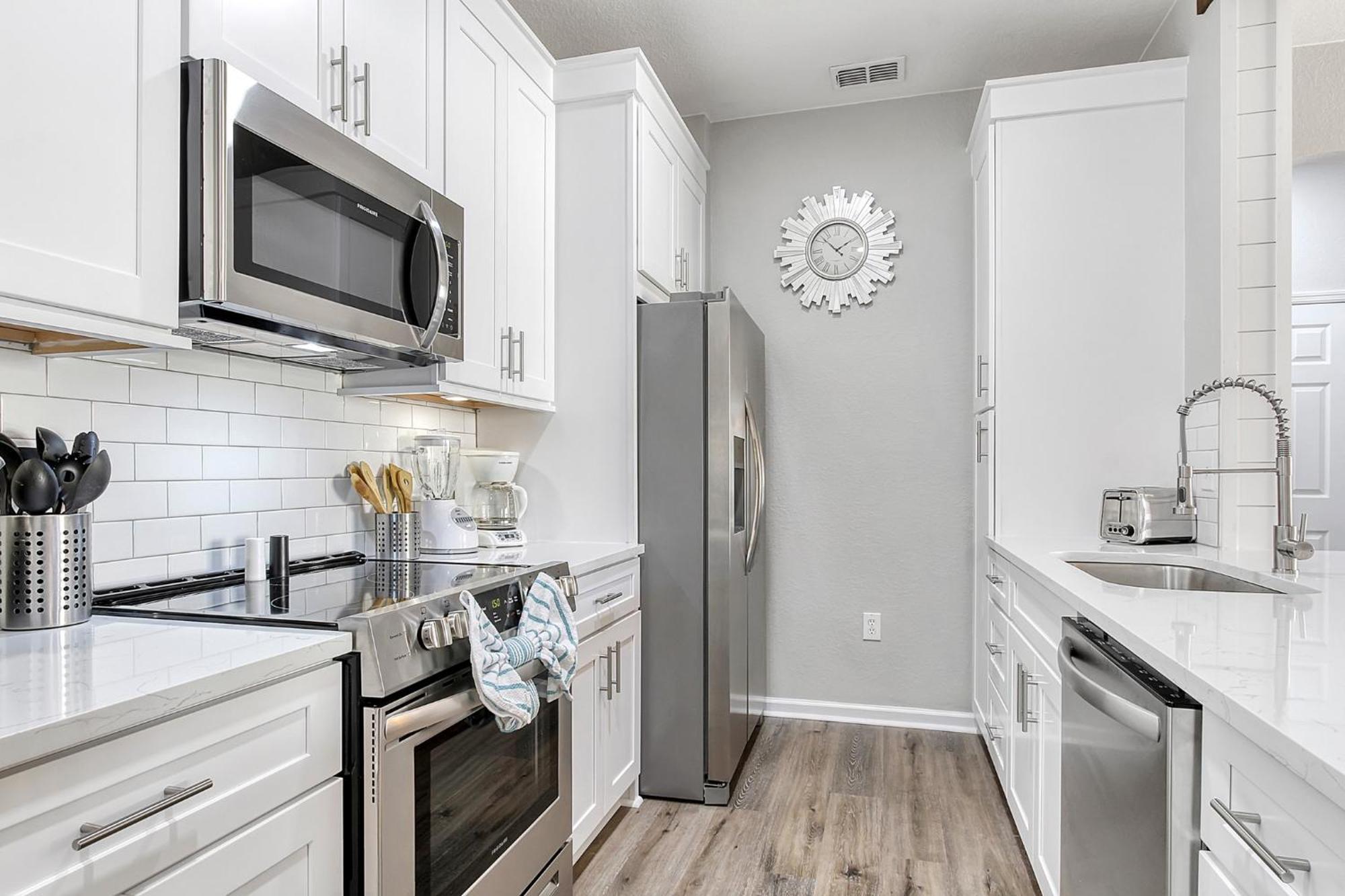 The Perch-2 Miles From Disney, Movie Theatre & Water Park Apartment