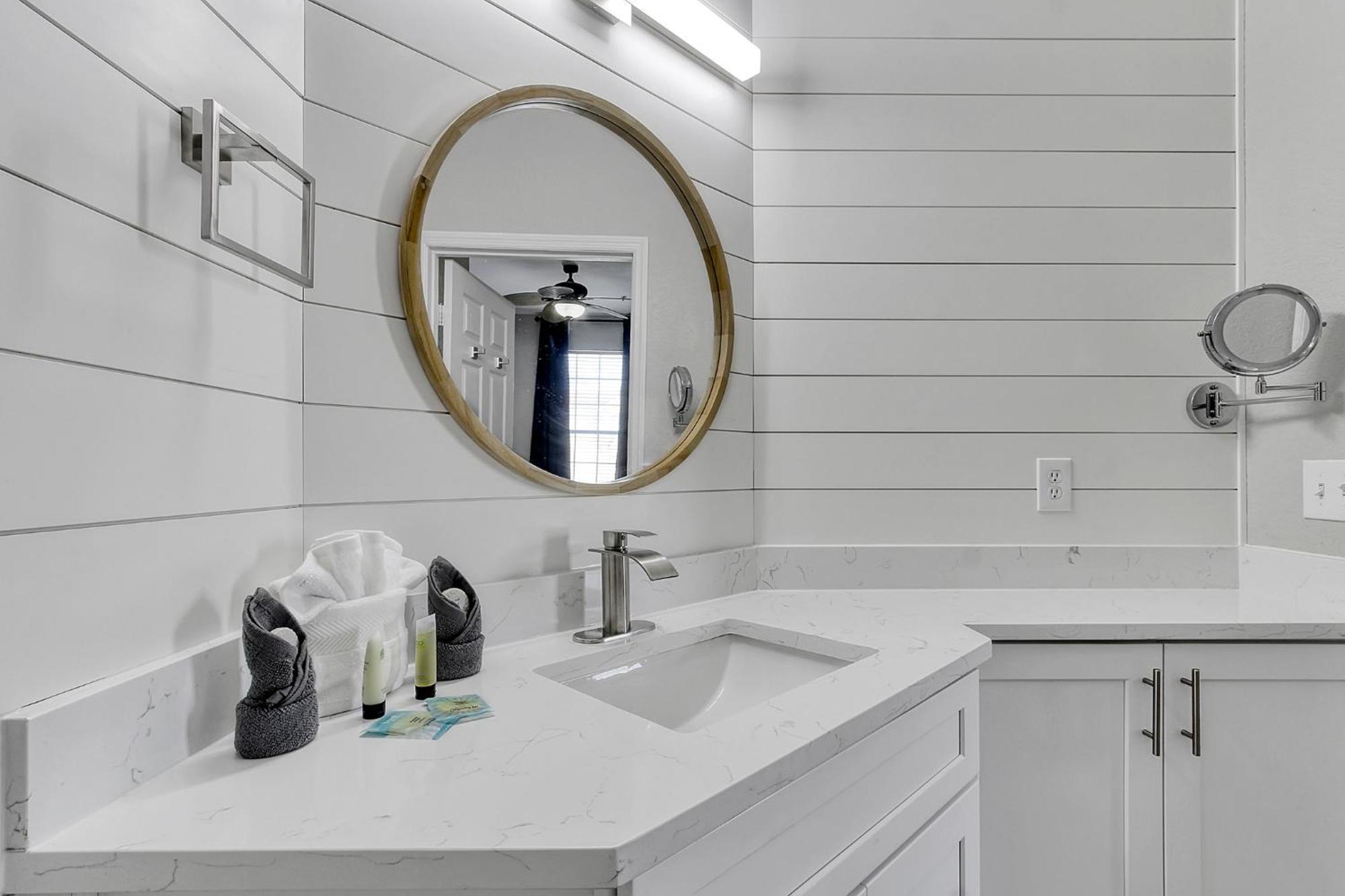 The Perch-2 Miles From Disney, Movie Theatre & Water Park Apartment