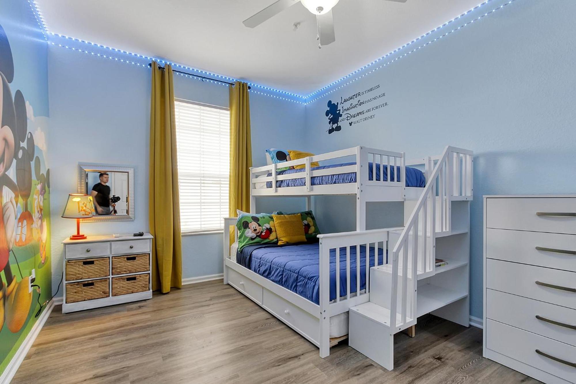 Apartment The Perch-2 Miles From Disney, Movie Theatre & Water Park