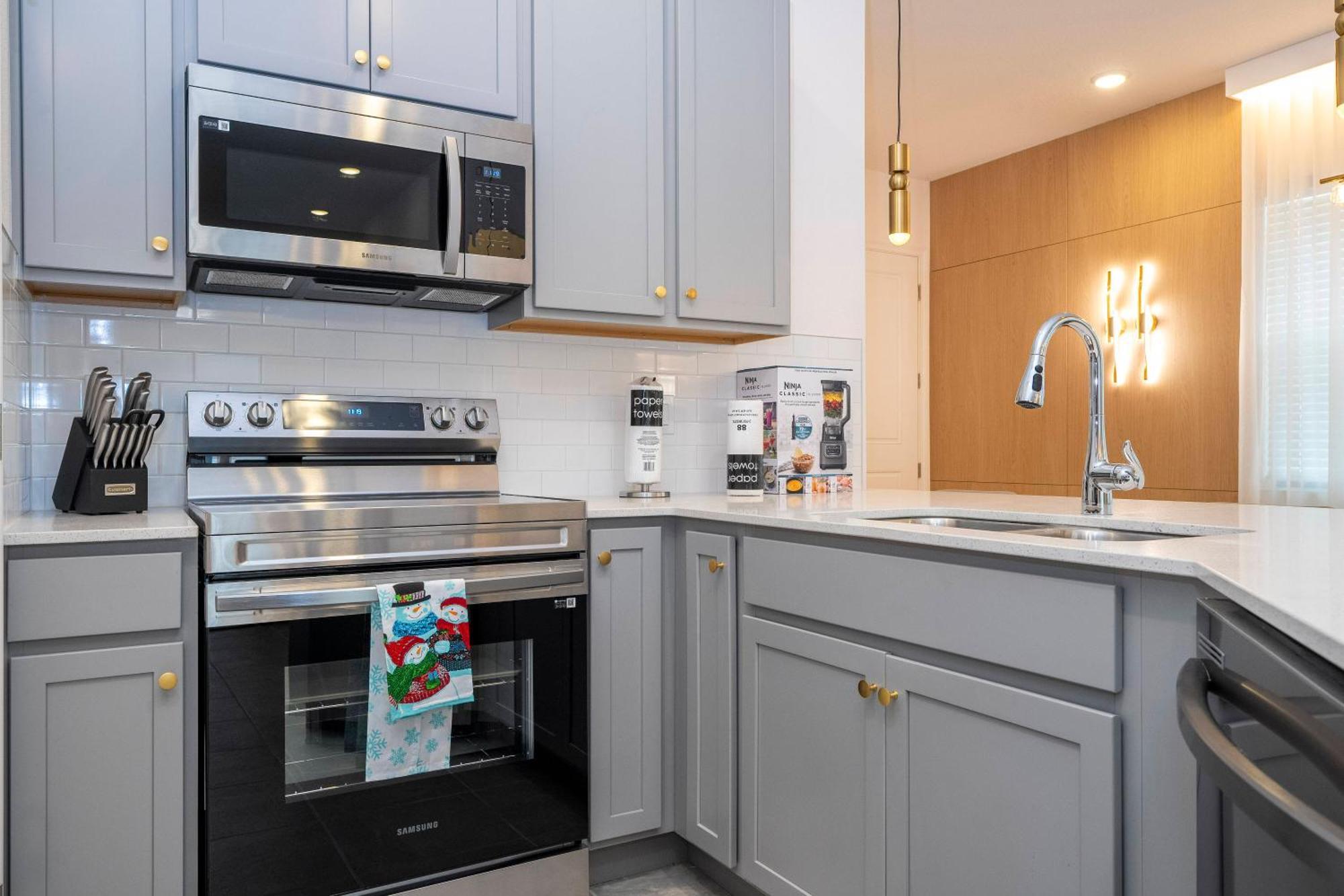 New 5bed Townhome Close To Sea World 10269 *