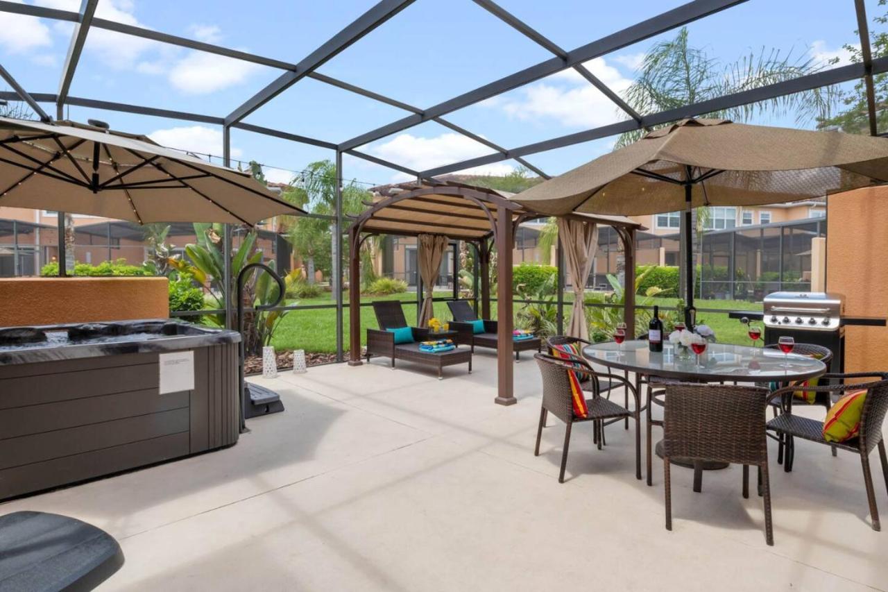 By Themed Jacuzzi Pool 2666 Holiday home