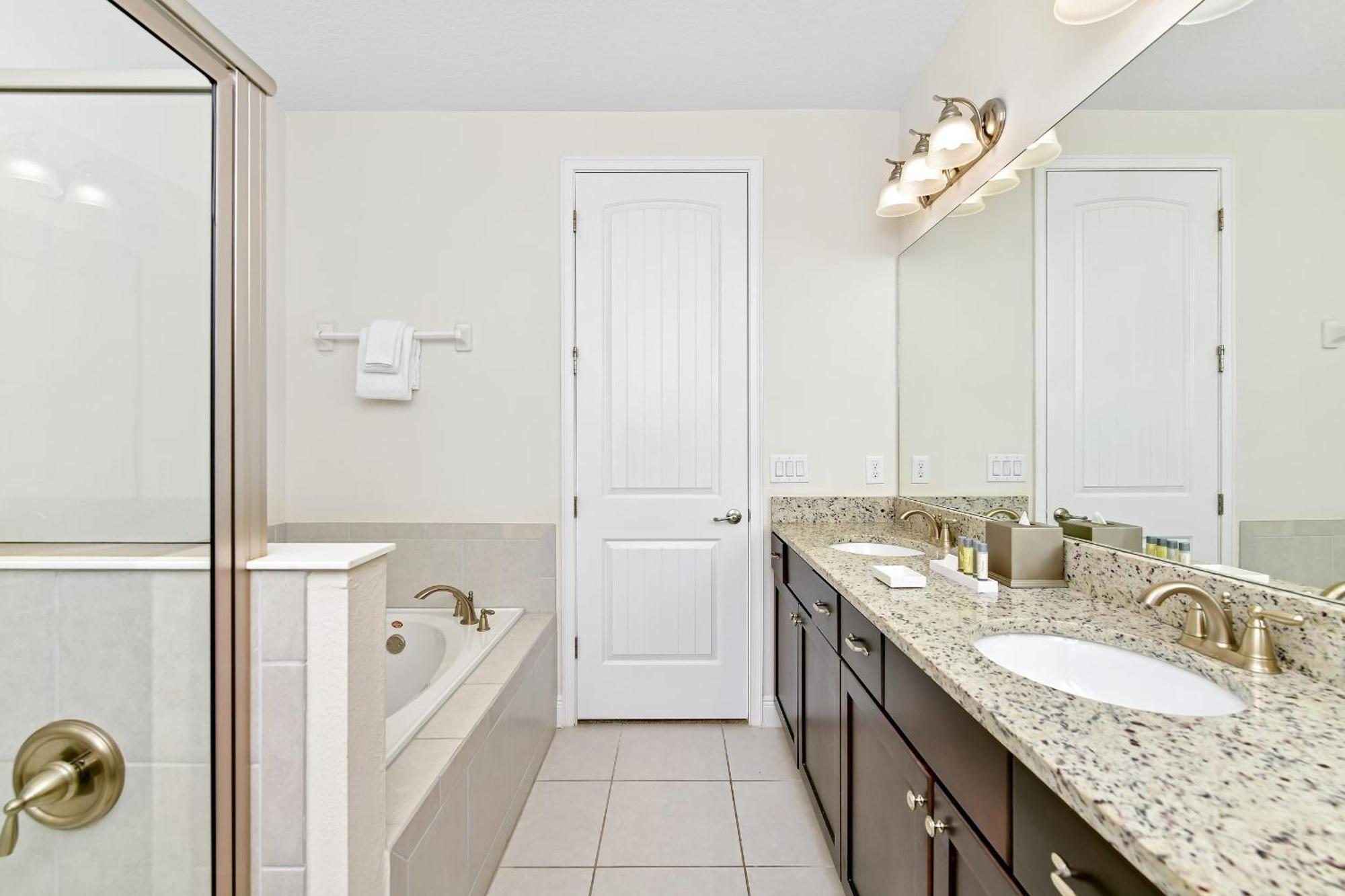 Vibrant At Encore Resort: Private Pool & Amenities Holiday home