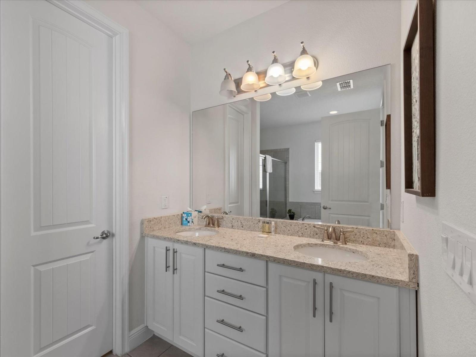 Unique With Media Room, Theme And Private Pool Near With Access By Rentyl - 7716f Holiday home *