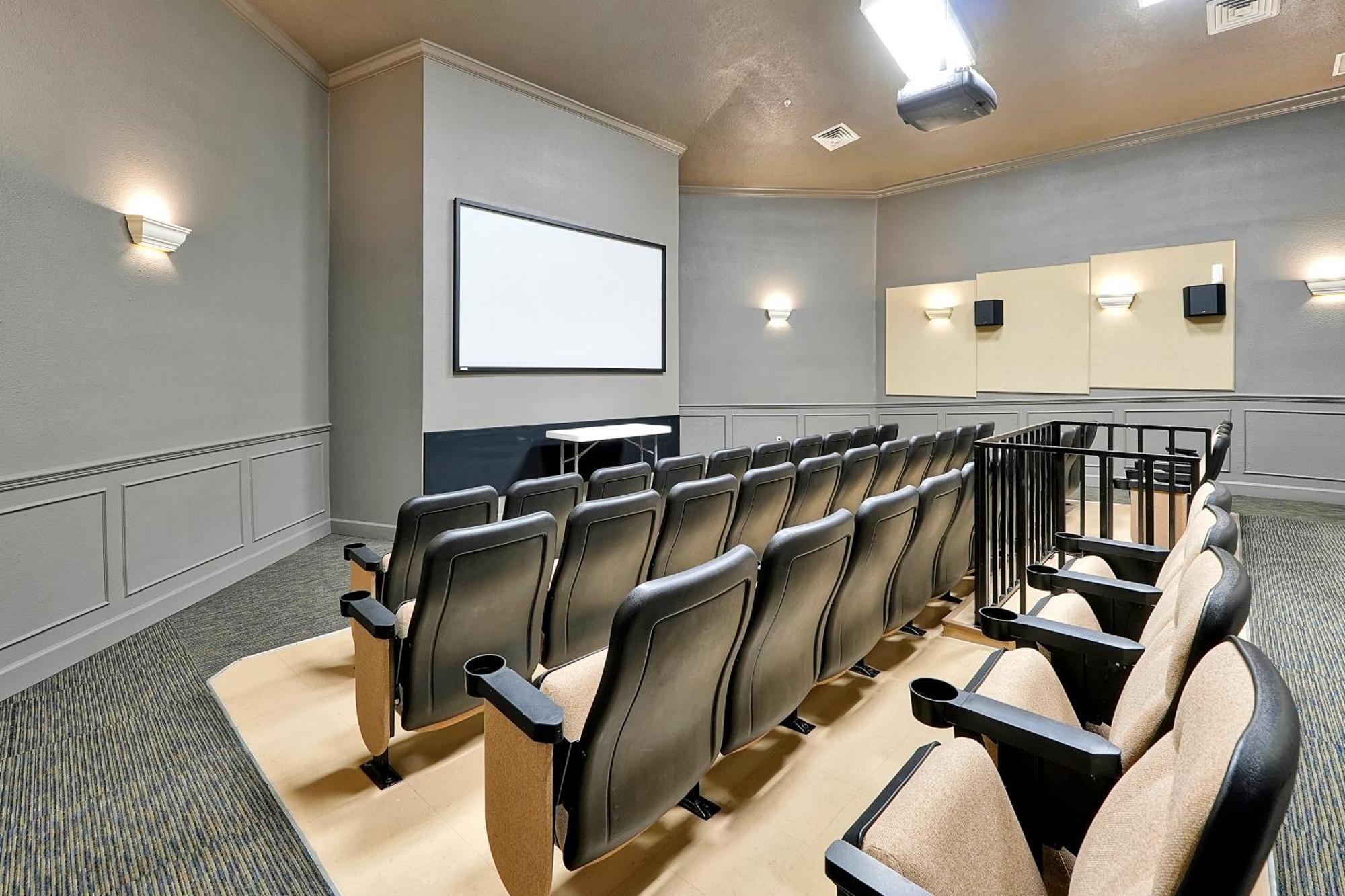 The Perch-2 Miles From Disney, Movie Theatre & Water Park Apartment Orlando
