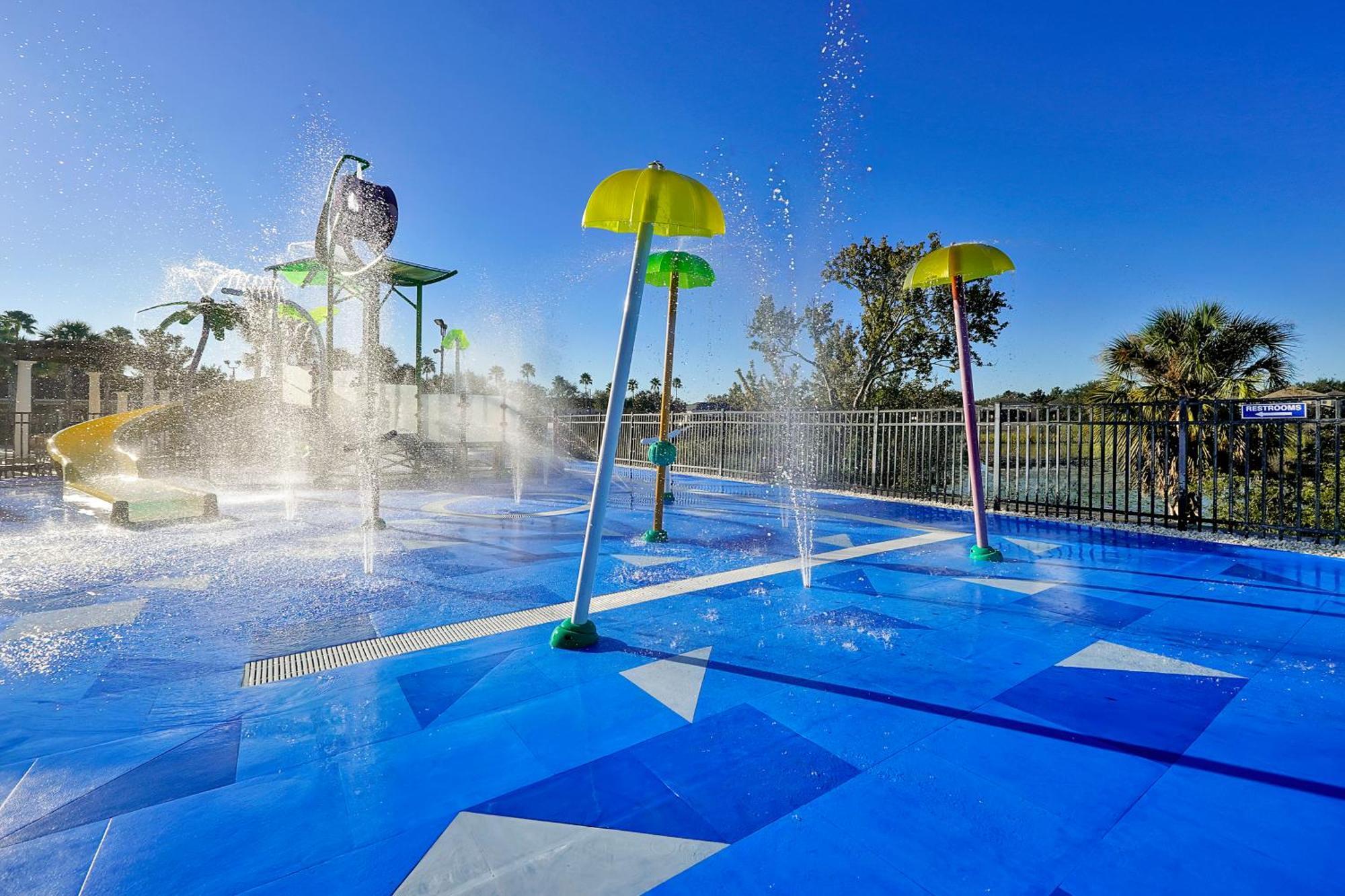 Apartment The Perch-2 Miles From Disney, Movie Theatre & Water Park