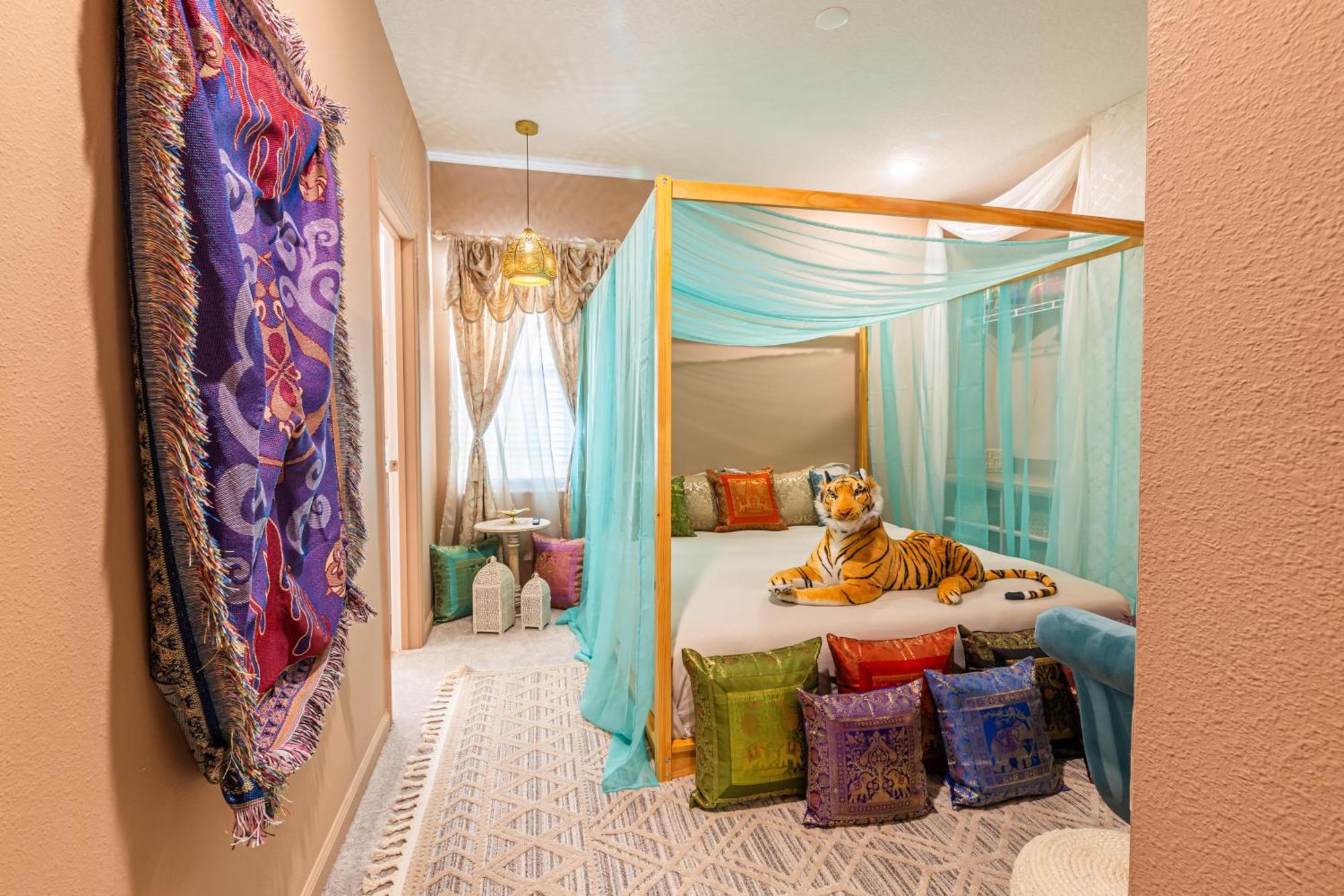 Dream House Com 12 Themed Bedrooms 5851 Holiday home *