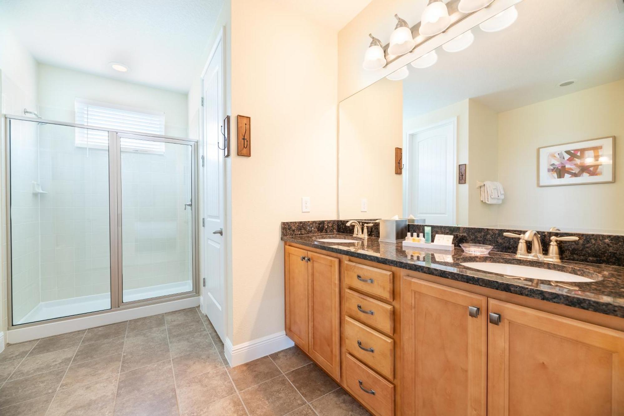 Lovely With Theme Rooms, Game And Private Pool With Access By Rentyl - 7705by