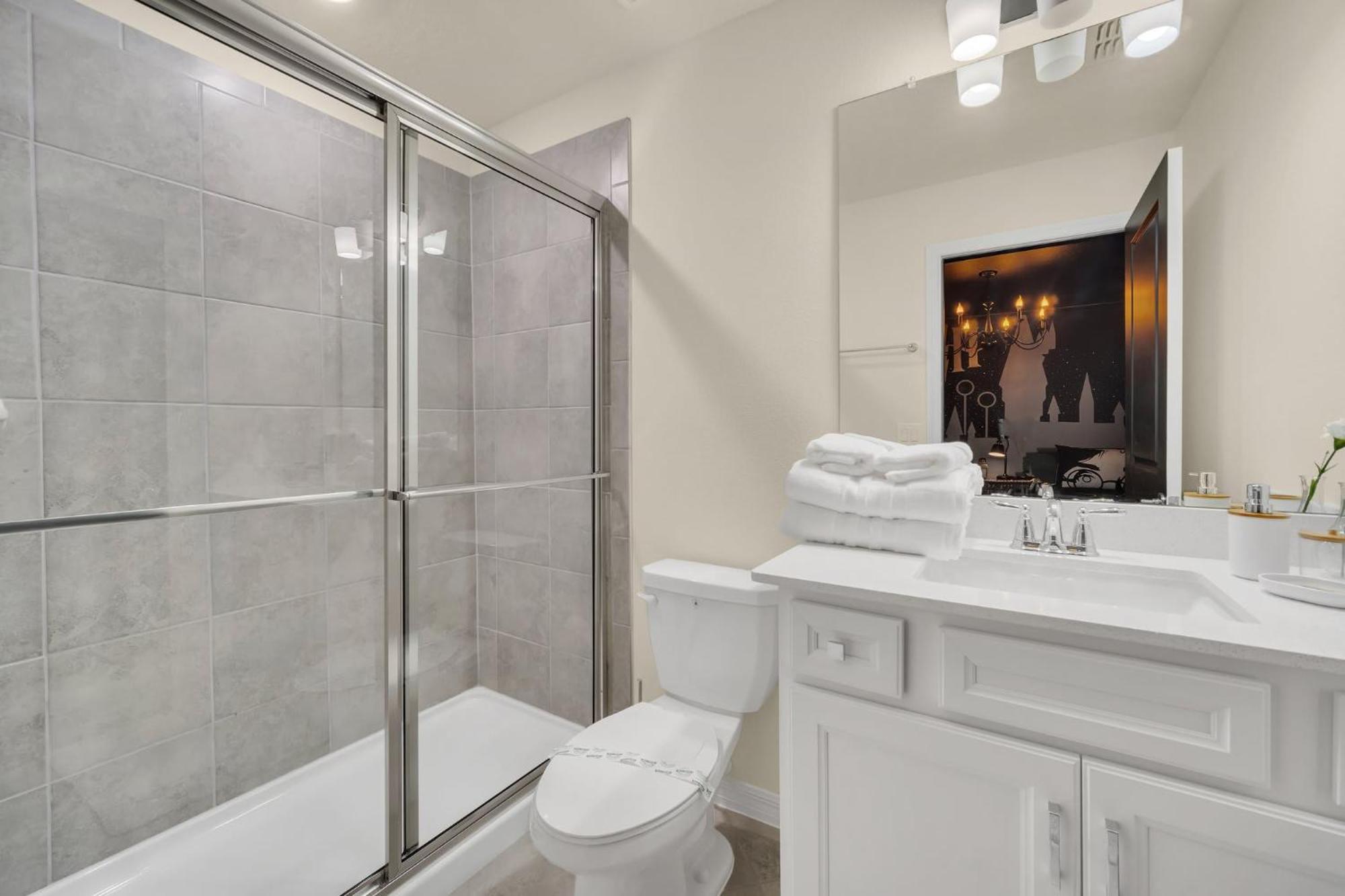 Chic 10br Retreat With Themed & Pool *