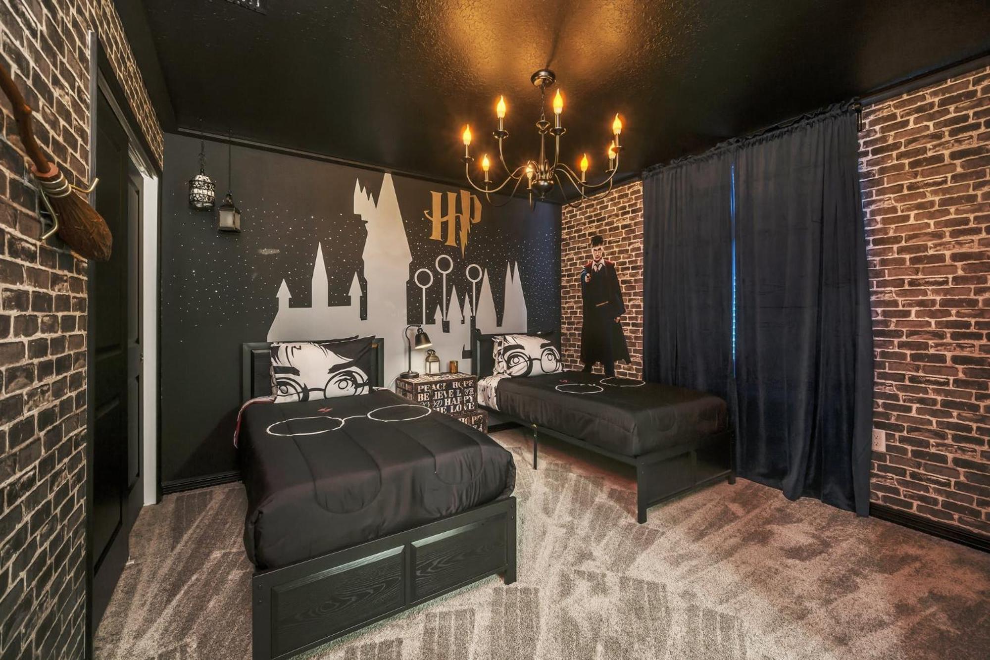 Holiday home Chic 10br Retreat With Themed & Pool