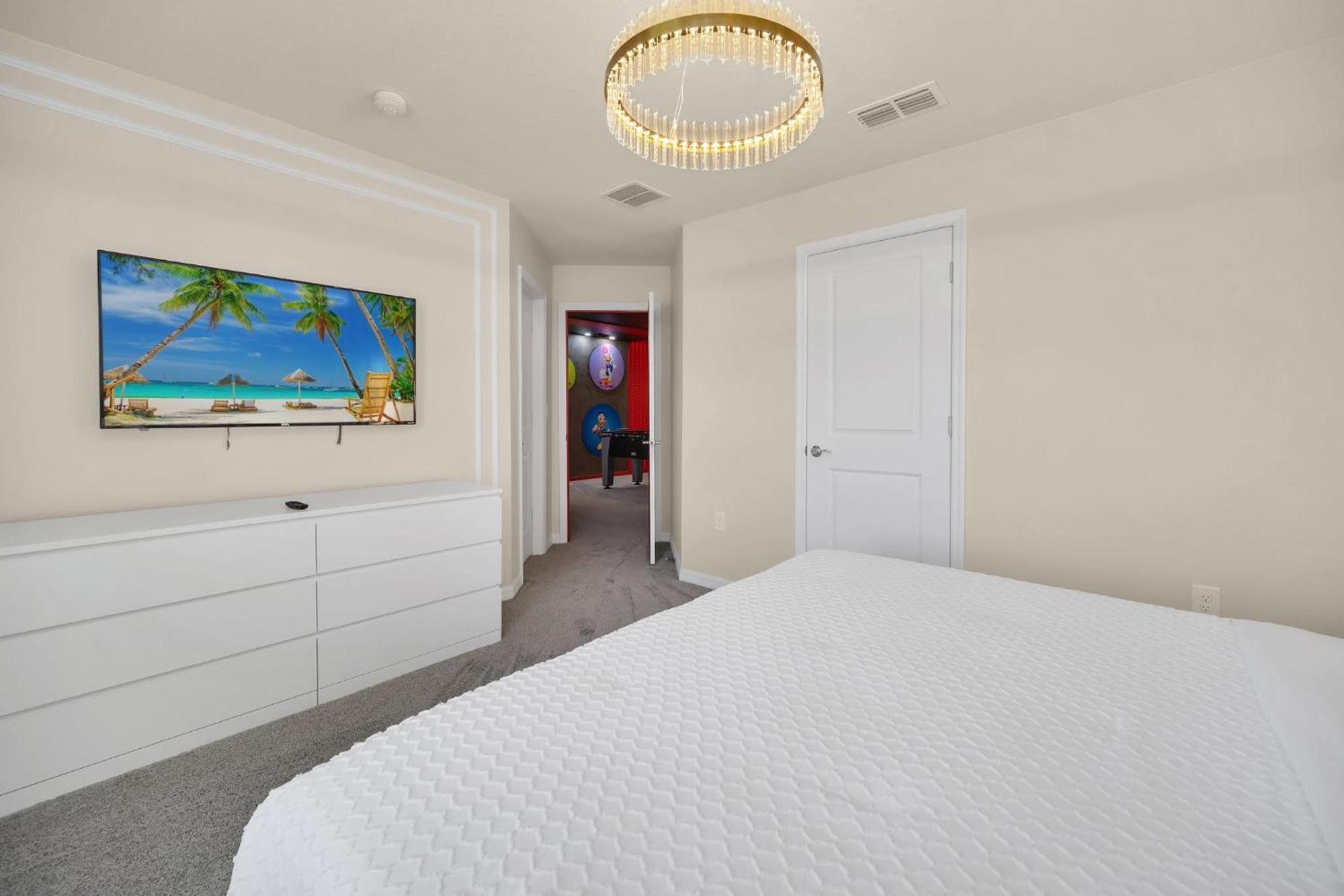 Holiday home Chic 10br Retreat With Themed & Pool *
