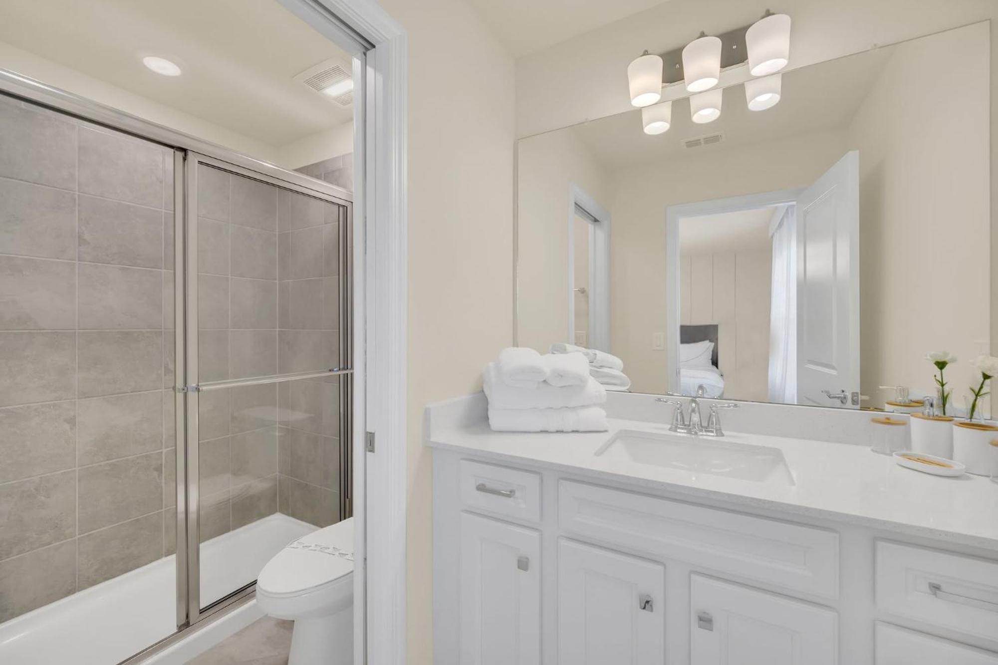 Chic 10br Retreat With Themed & Pool Holiday home Orlando