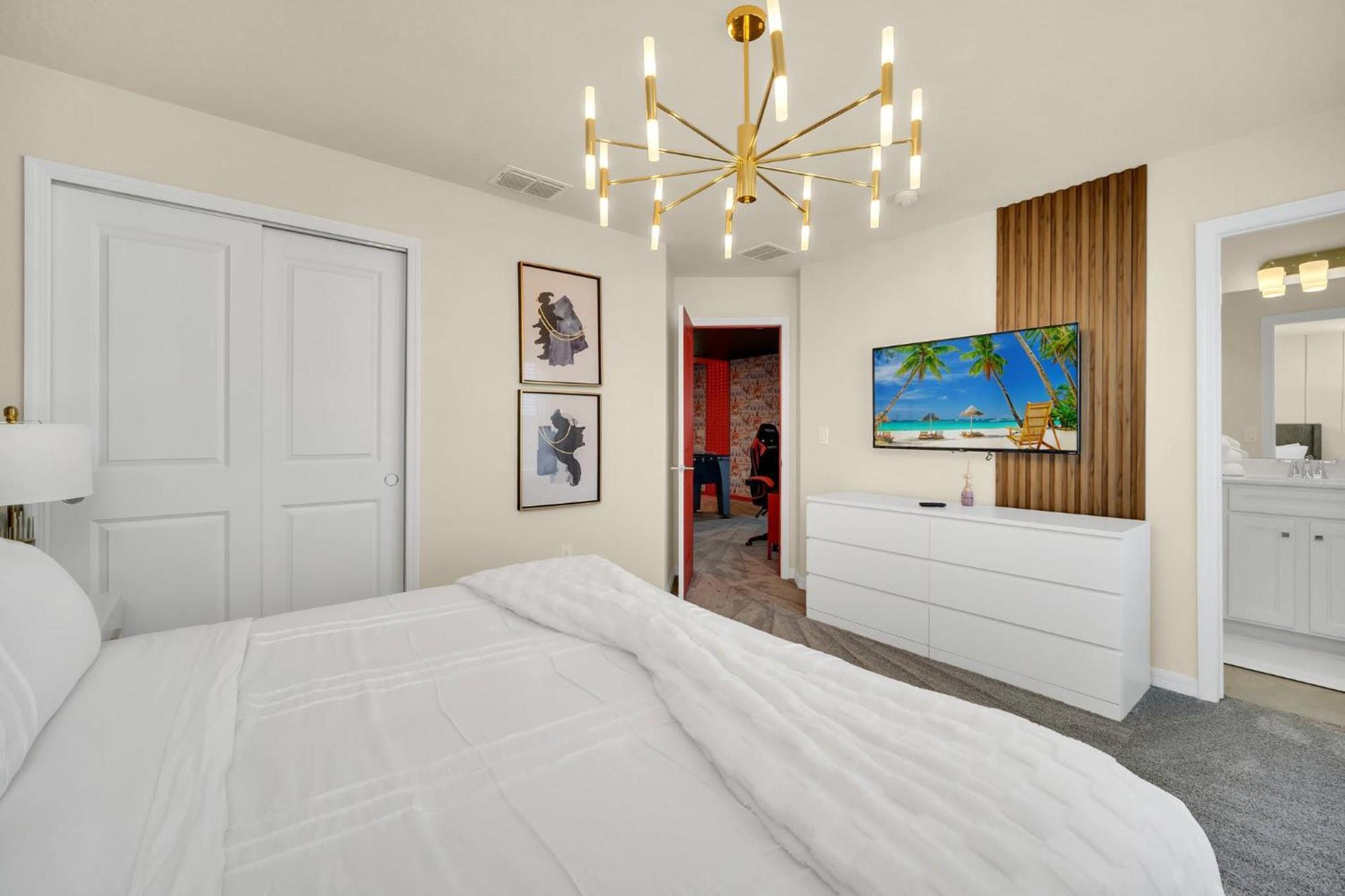 Chic 10br Retreat With Themed & Pool Orlando