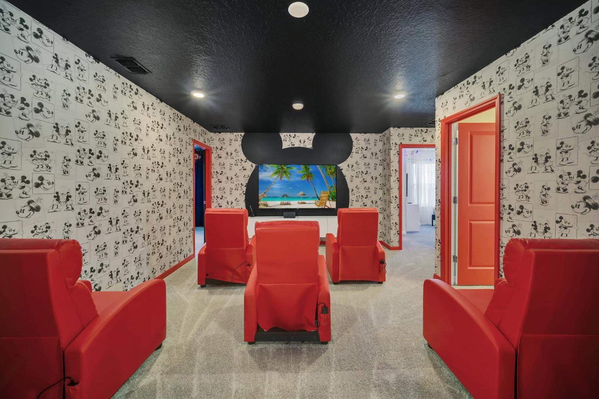 Chic 10br Retreat With Themed & Pool *