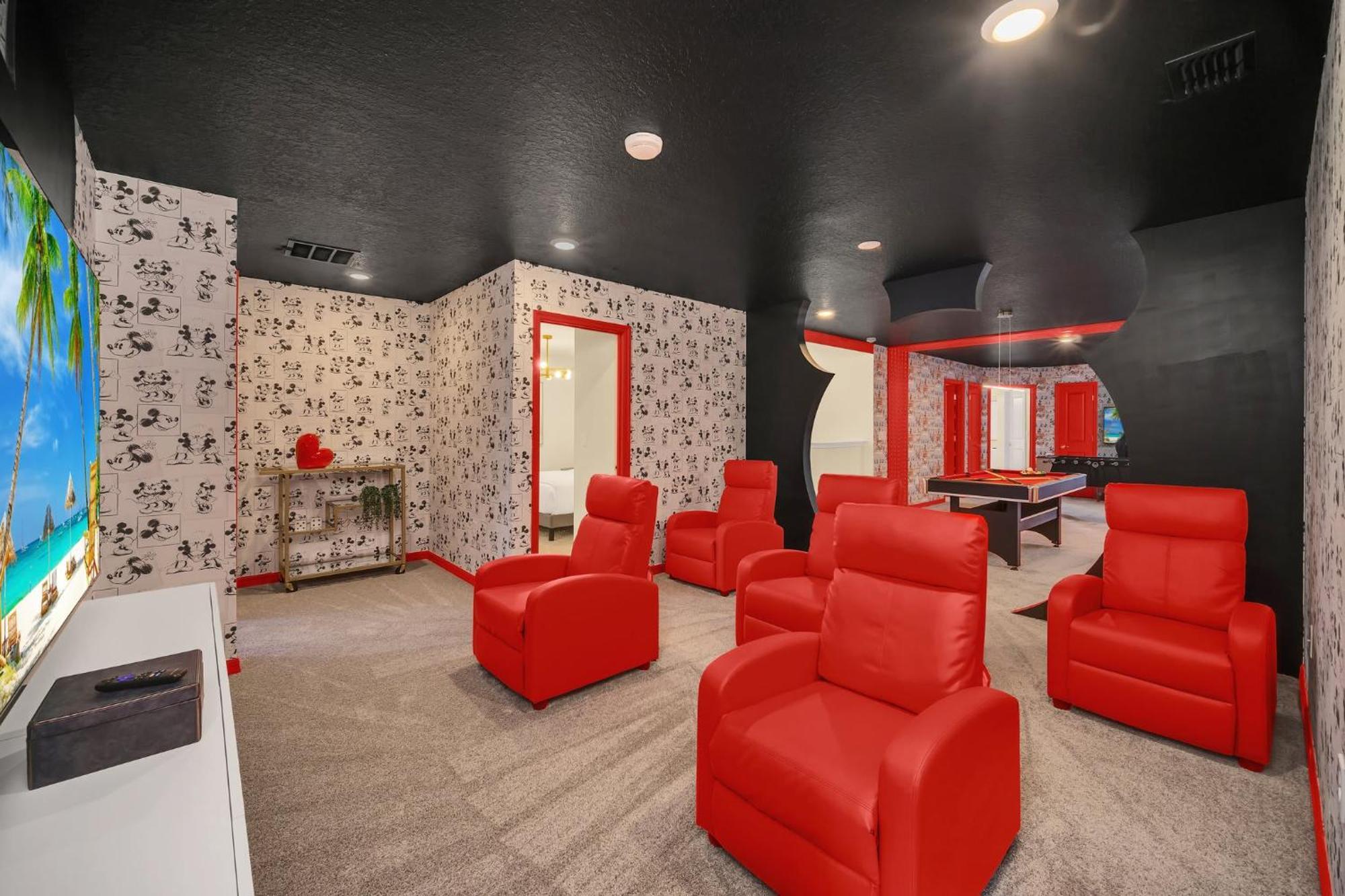Chic 10br Retreat With Themed & Pool Orlando